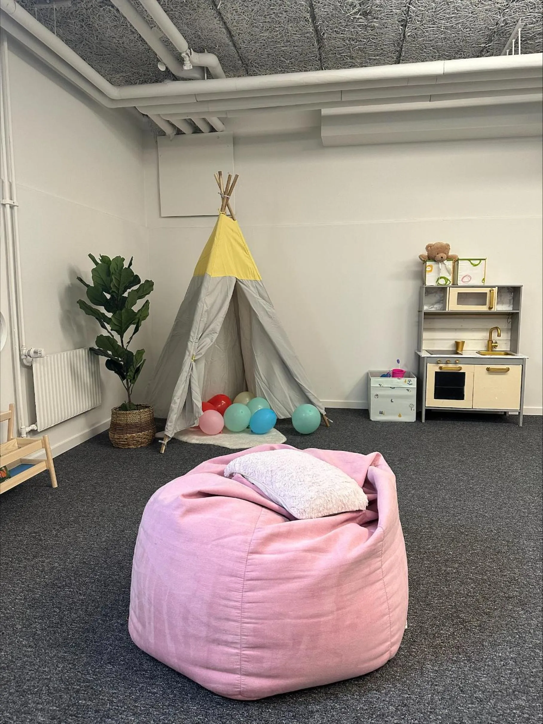 Children play ground, Bed in Almnäs Park Hotel