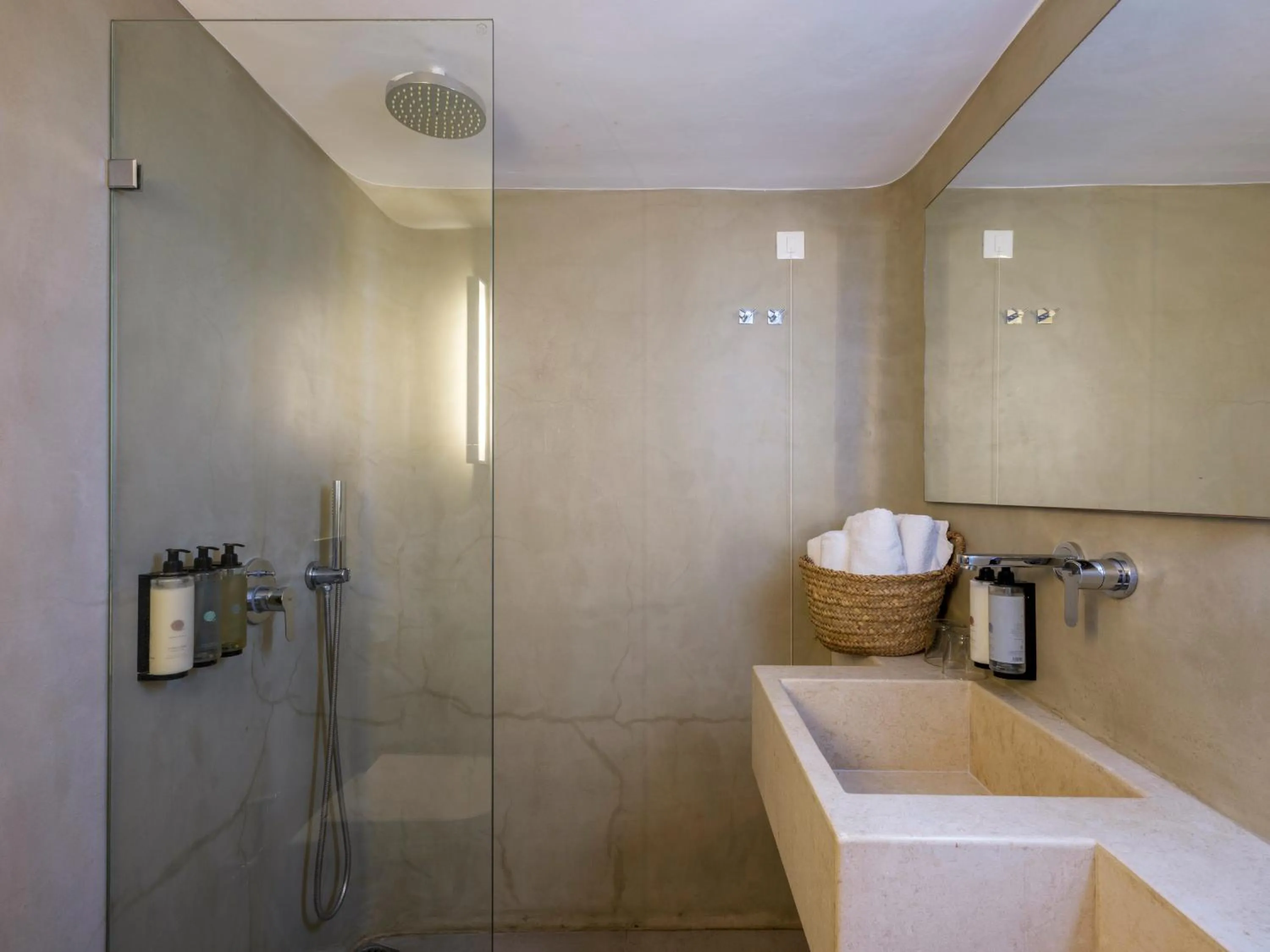 Shower in Jason Hotel