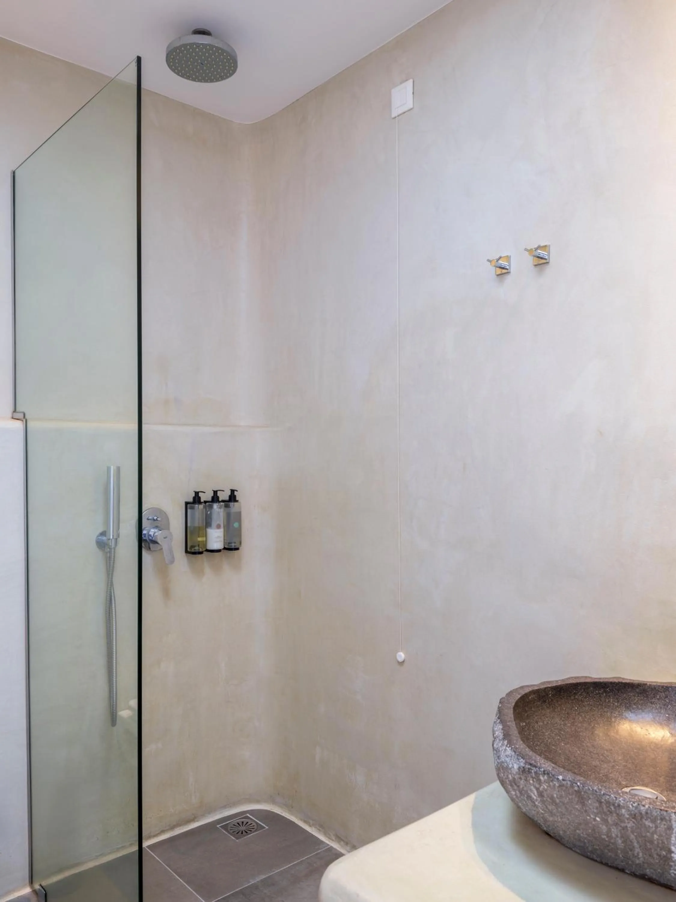 Shower in Jason Hotel