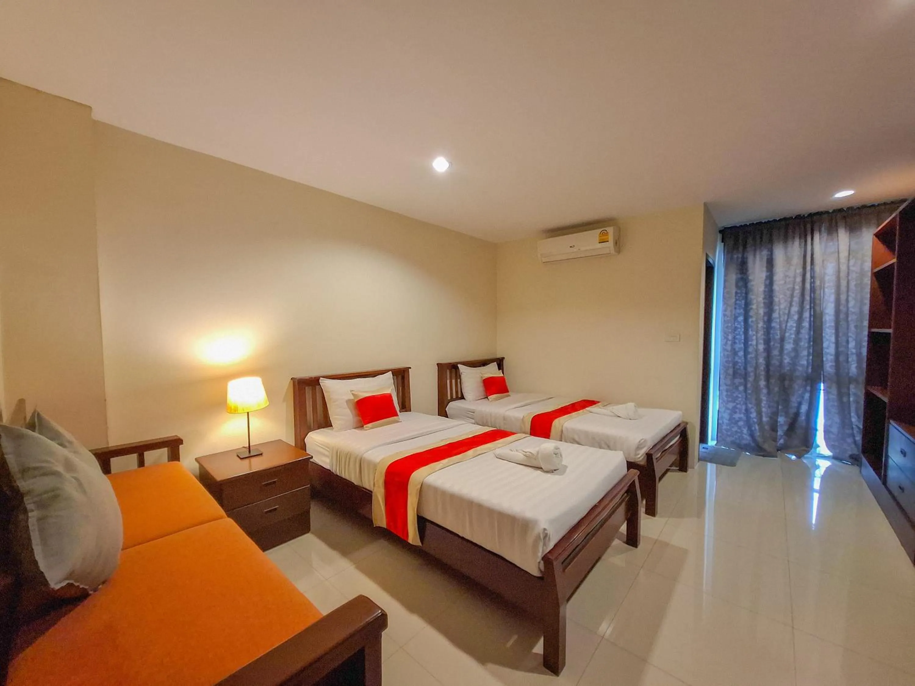 Photo of the whole room, Bed in The Hideaway Resort Pattaya