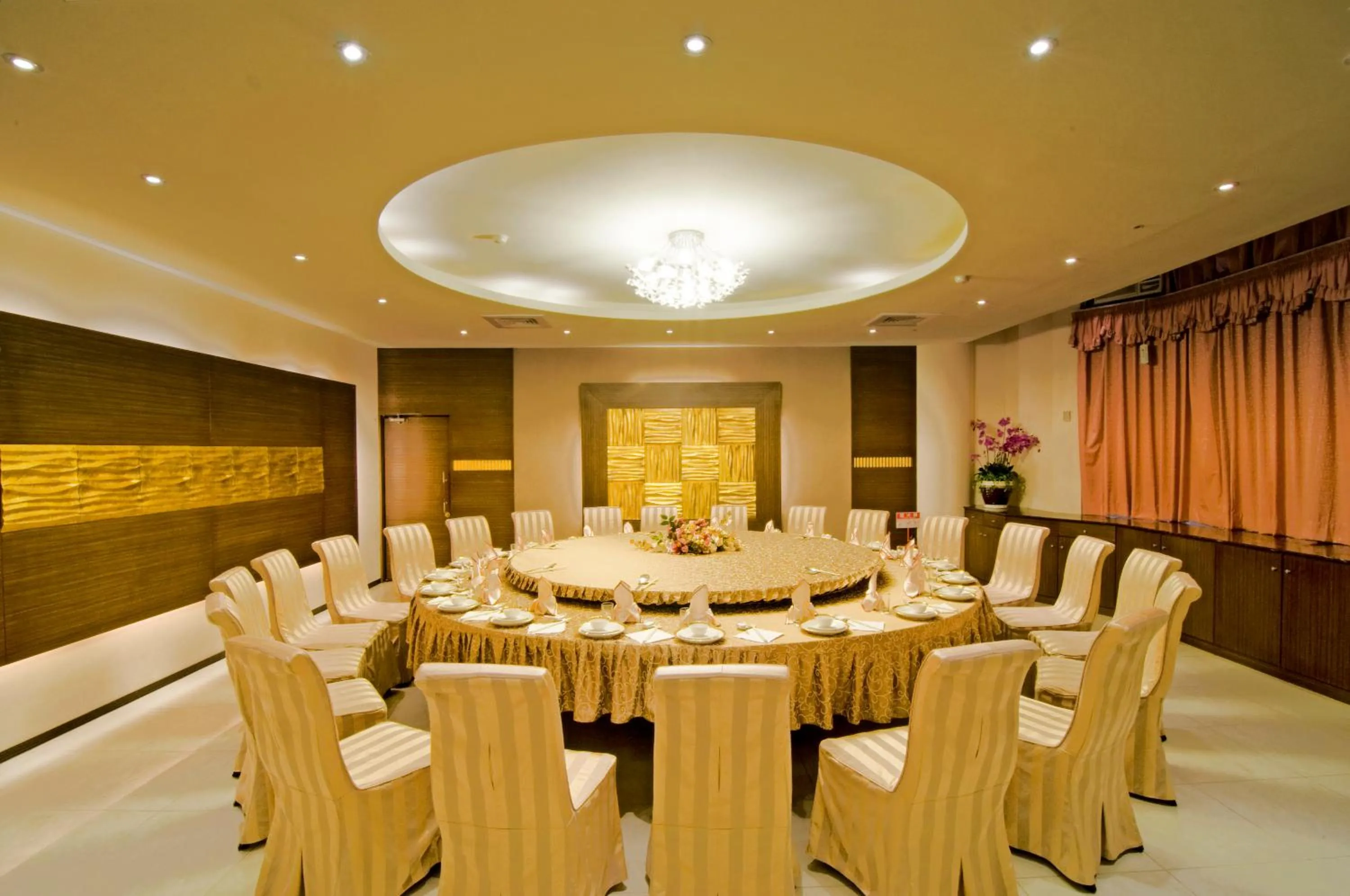 Restaurant/places to eat in CHIENTAN Youth Hotel