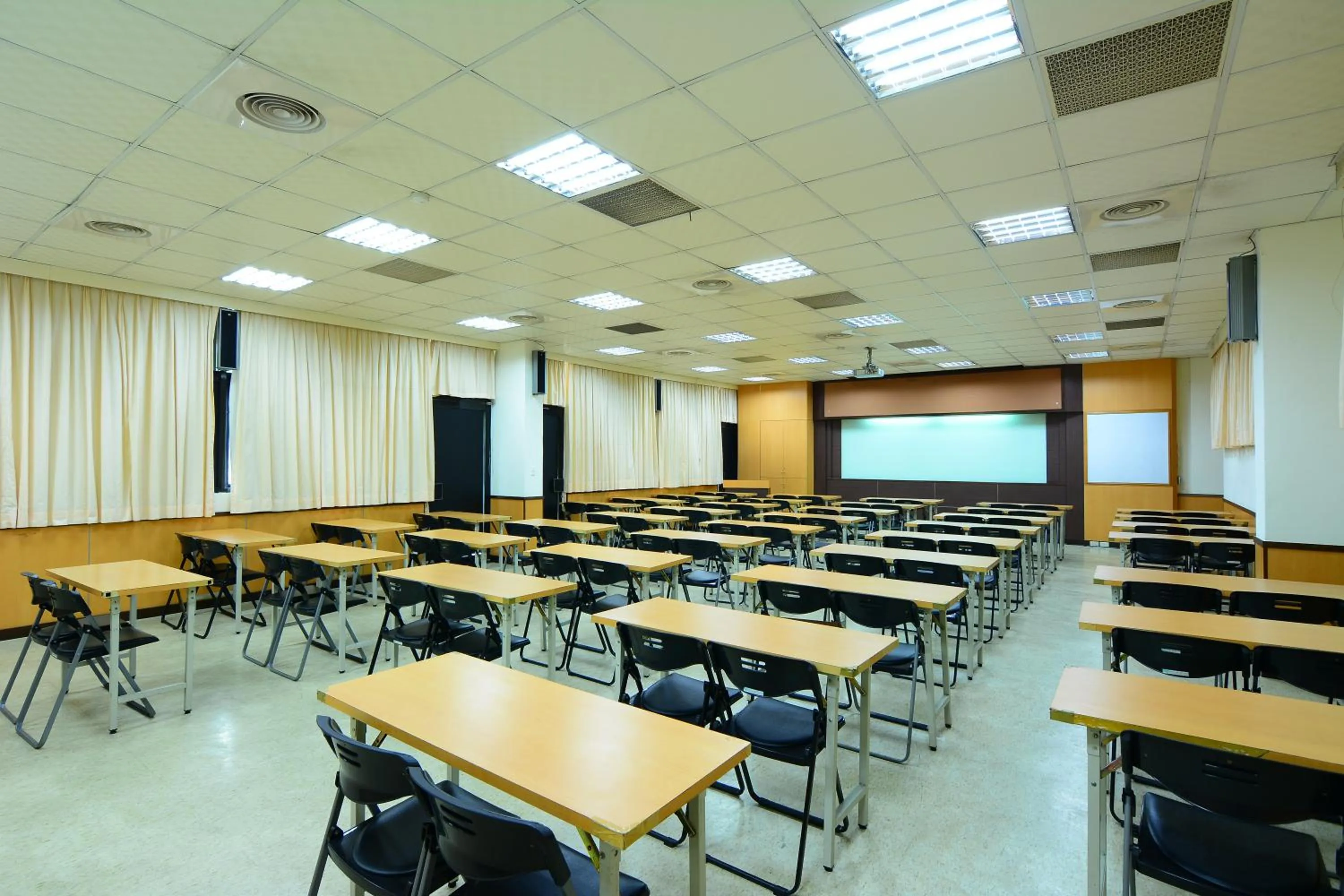 Business facilities in CHIENTAN Youth Hotel