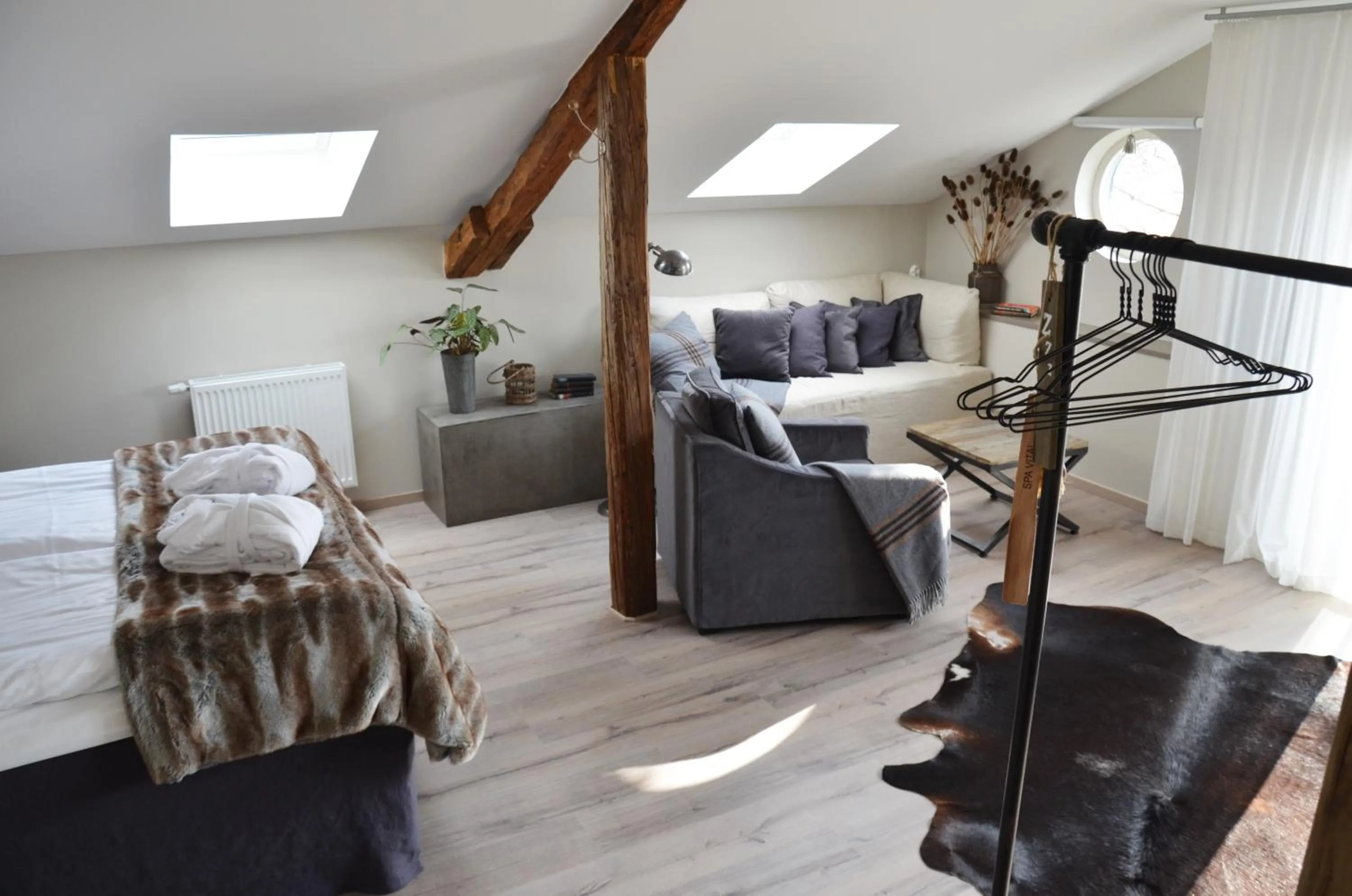 Living room, Bed in Hotell Mossbylund