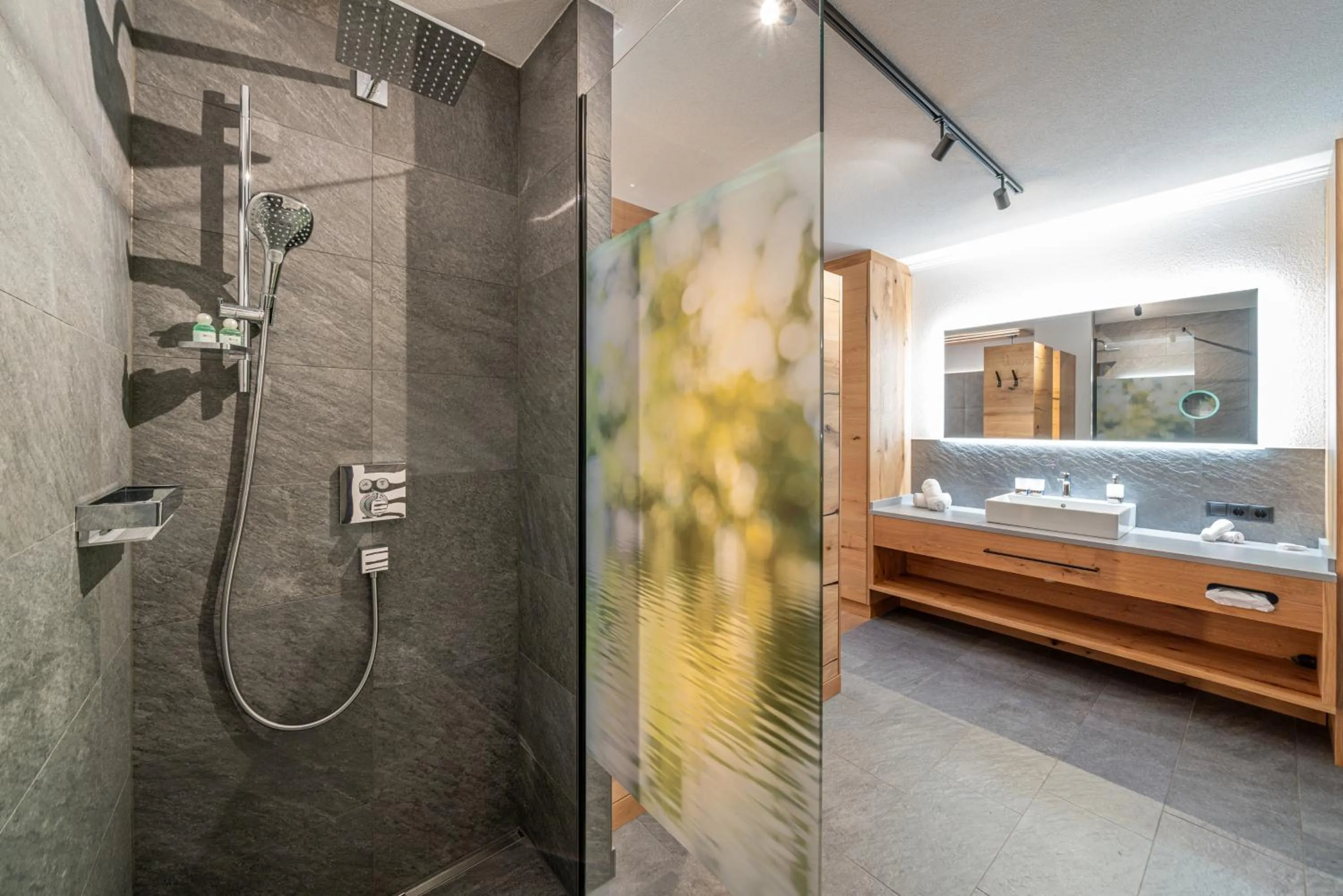 Shower in Hotel Mittagskogel Pitztal