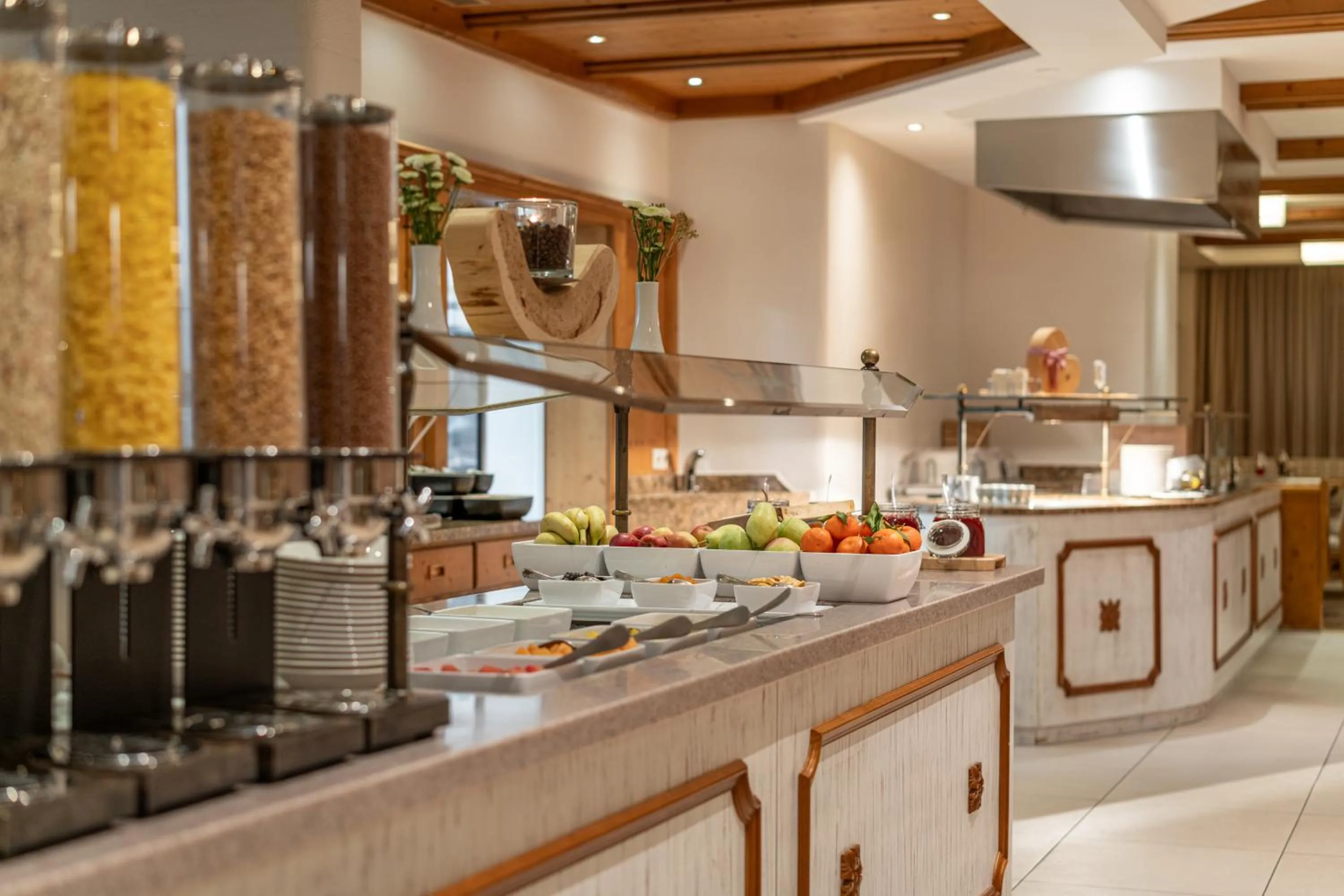 Buffet breakfast in Hotel Mittagskogel Pitztal