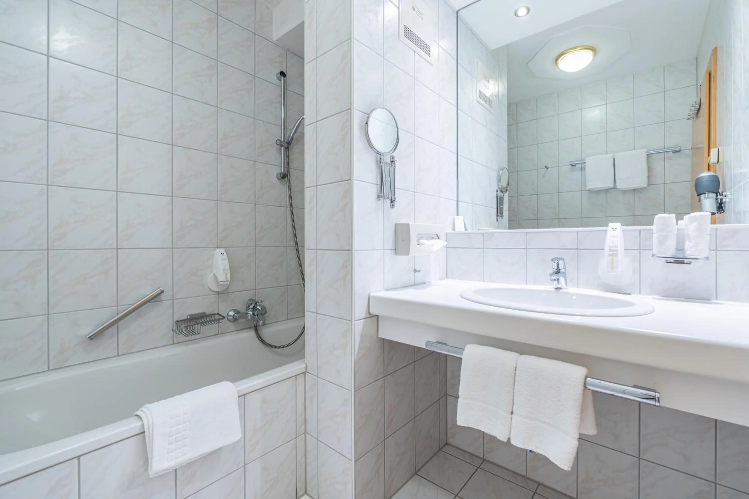 Bathroom in Hotel Mittagskogel Pitztal