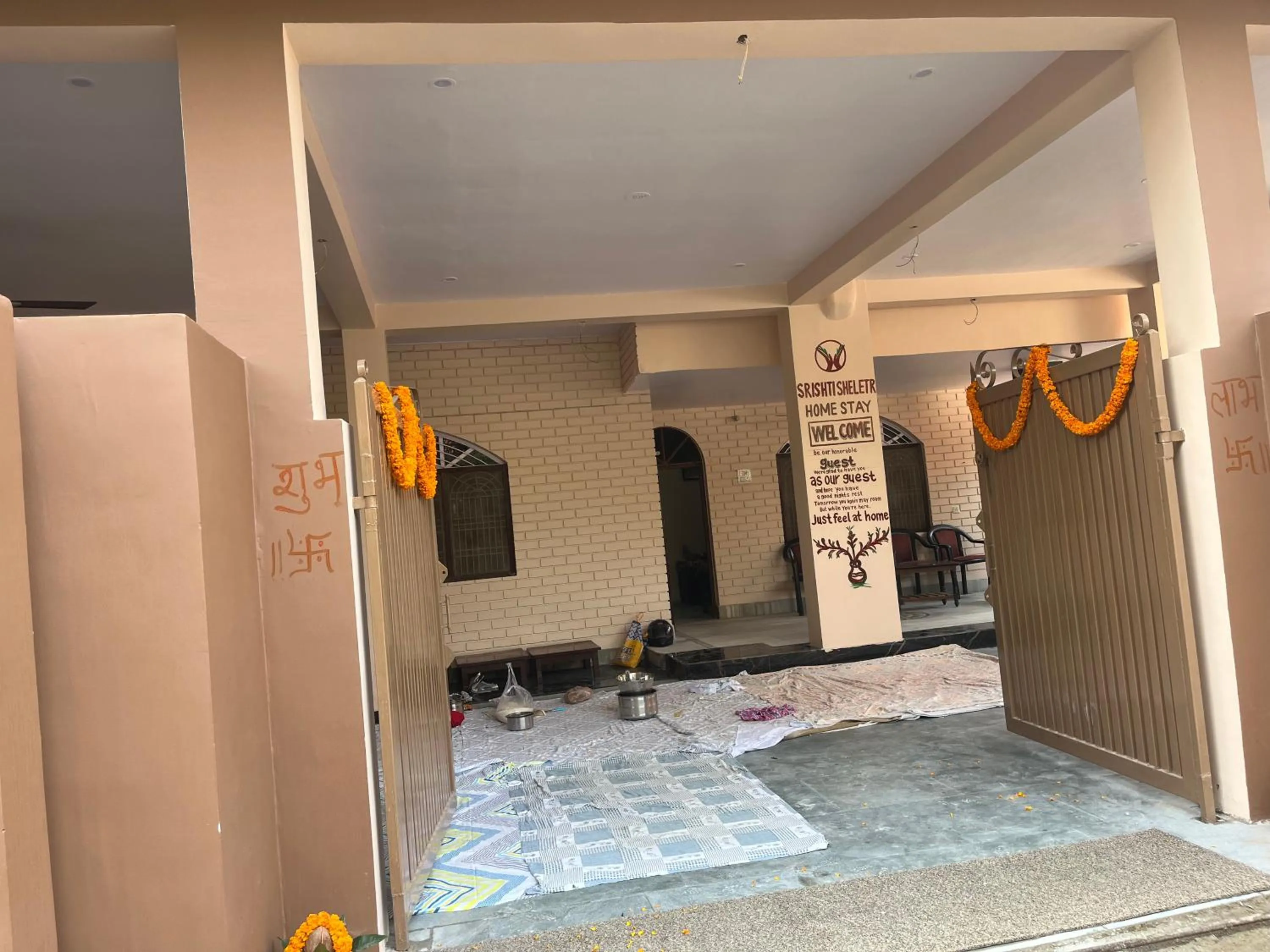 Facade/entrance, Bed in Srishti Shelter