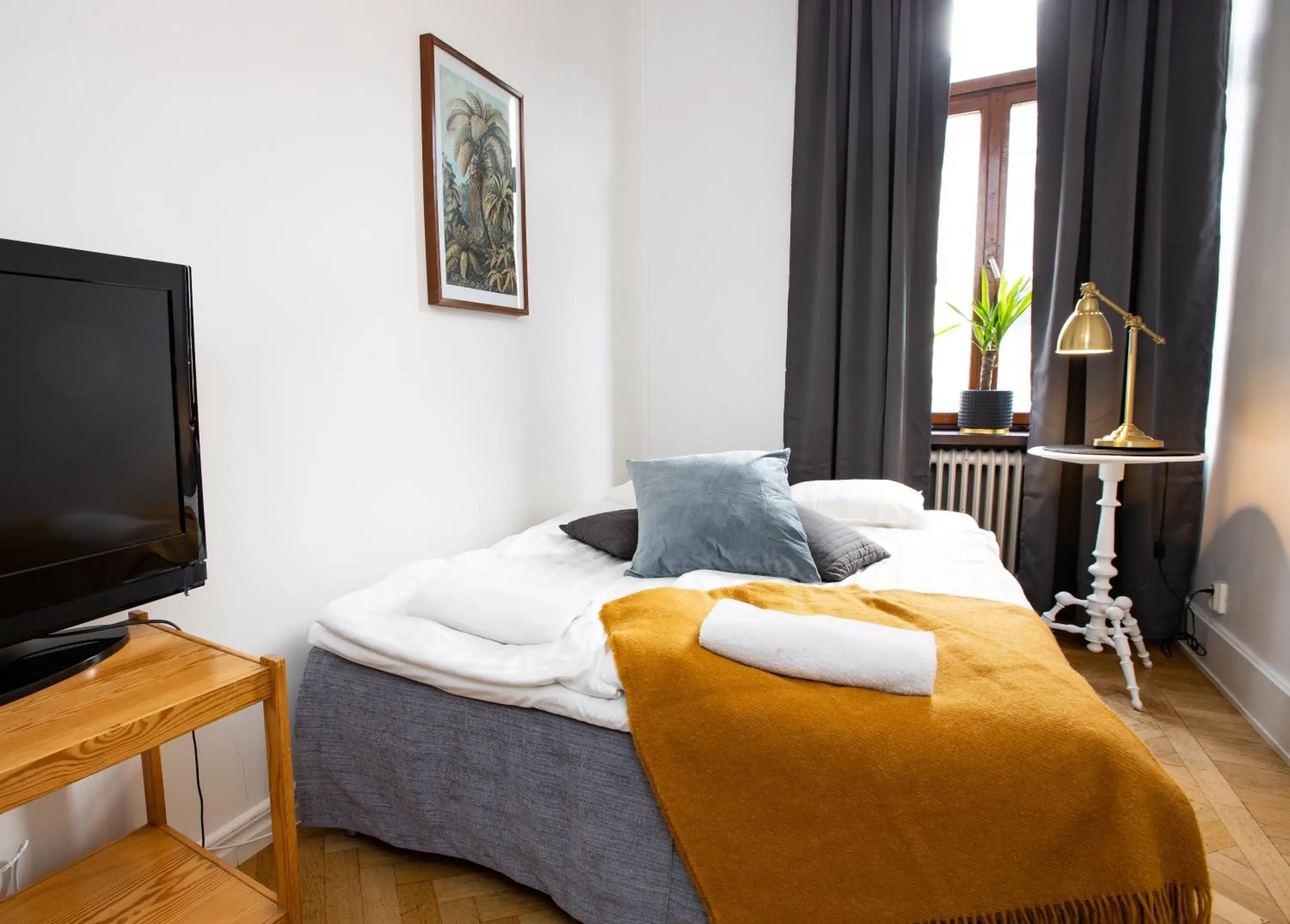Small Double Room with Shared Bathroom 55 in bed - single occupancy in Systrar & Bönor Bed and Breakfast Small Double Room with Shared Bathroom 55 in bed - single occupancy in Systrar & Bönor Bed and Breakfast