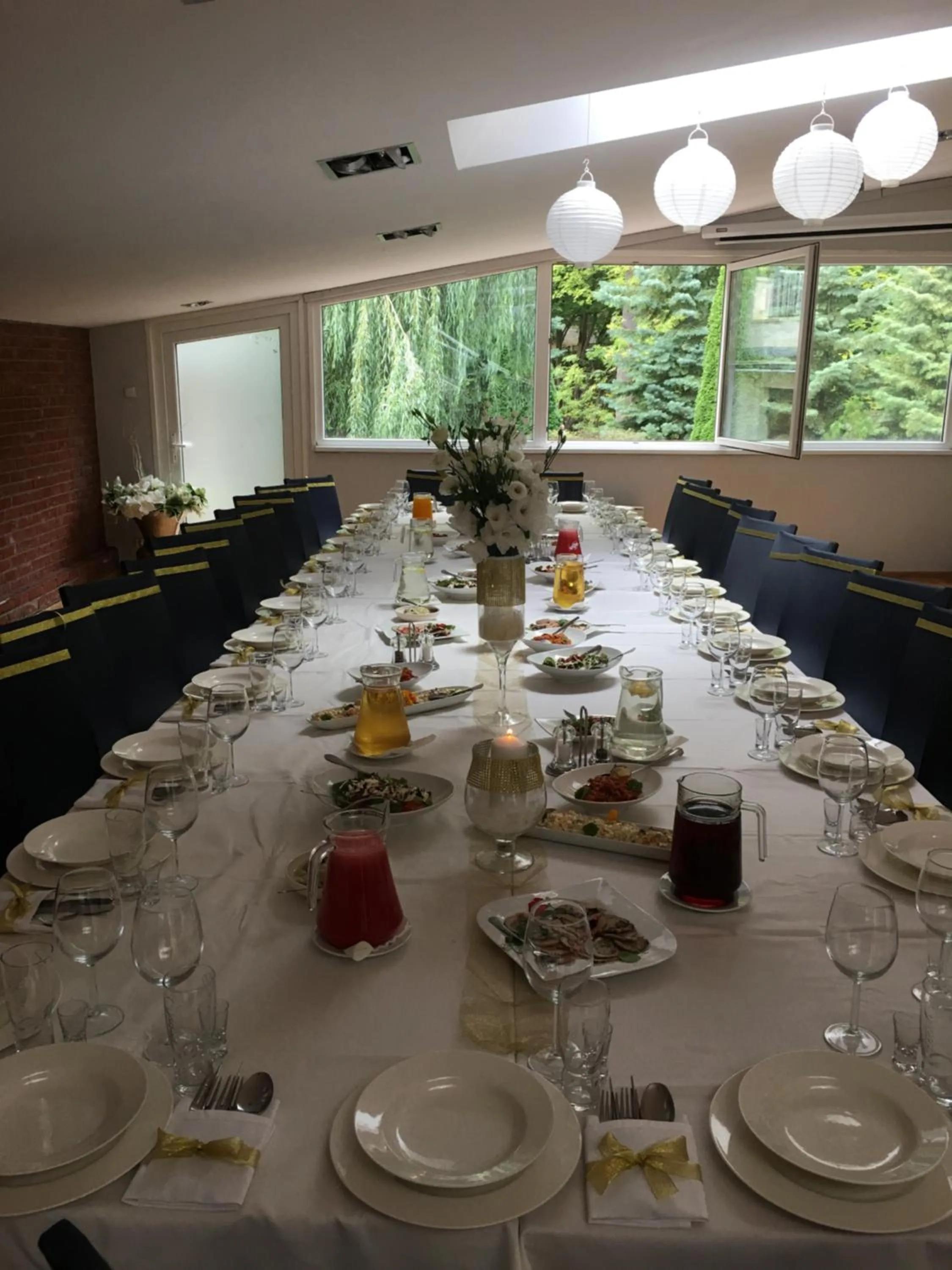 Restaurant/places to eat in Centrum25