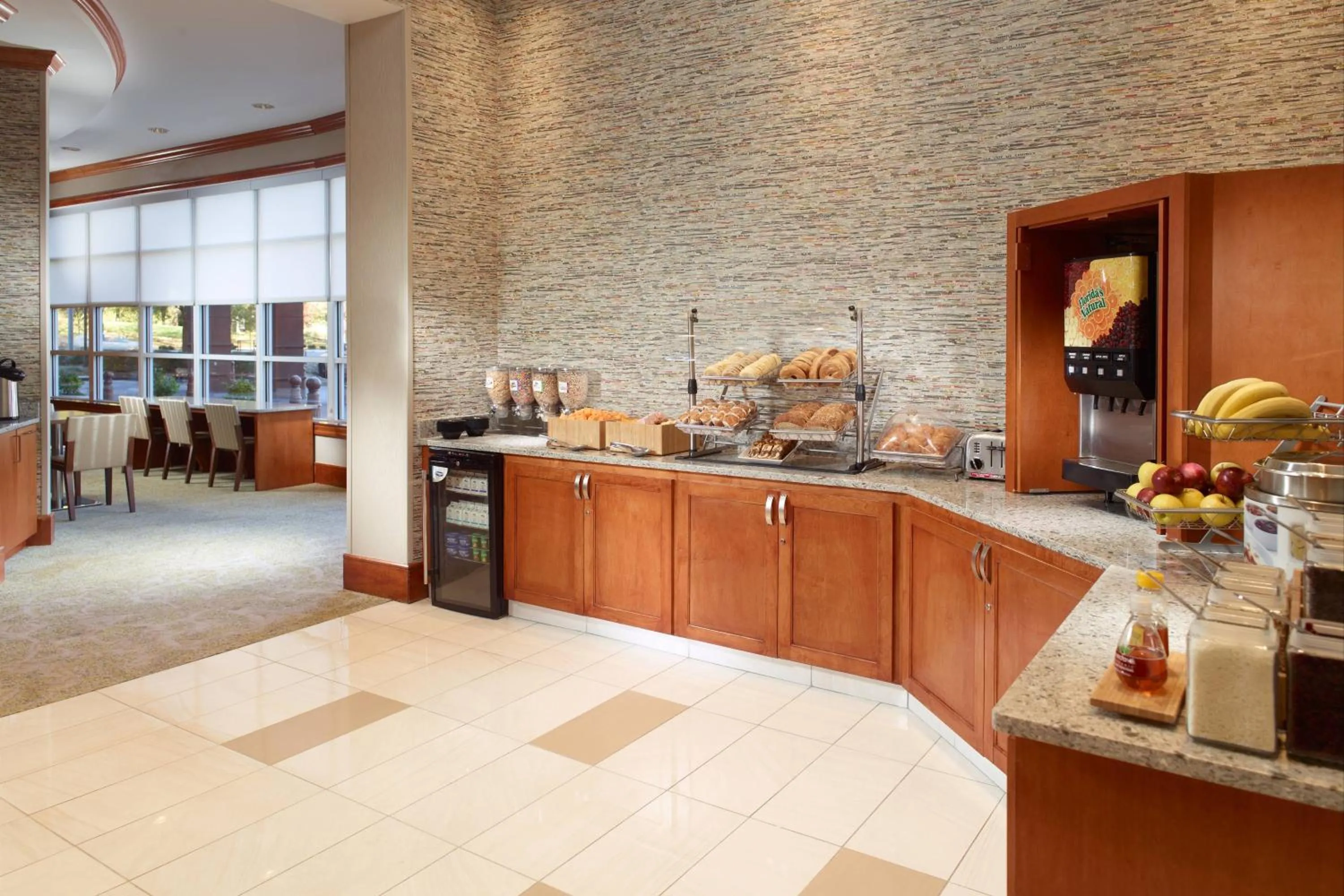 Breakfast in SpringHill Suites by Marriott Atlanta Buckhead