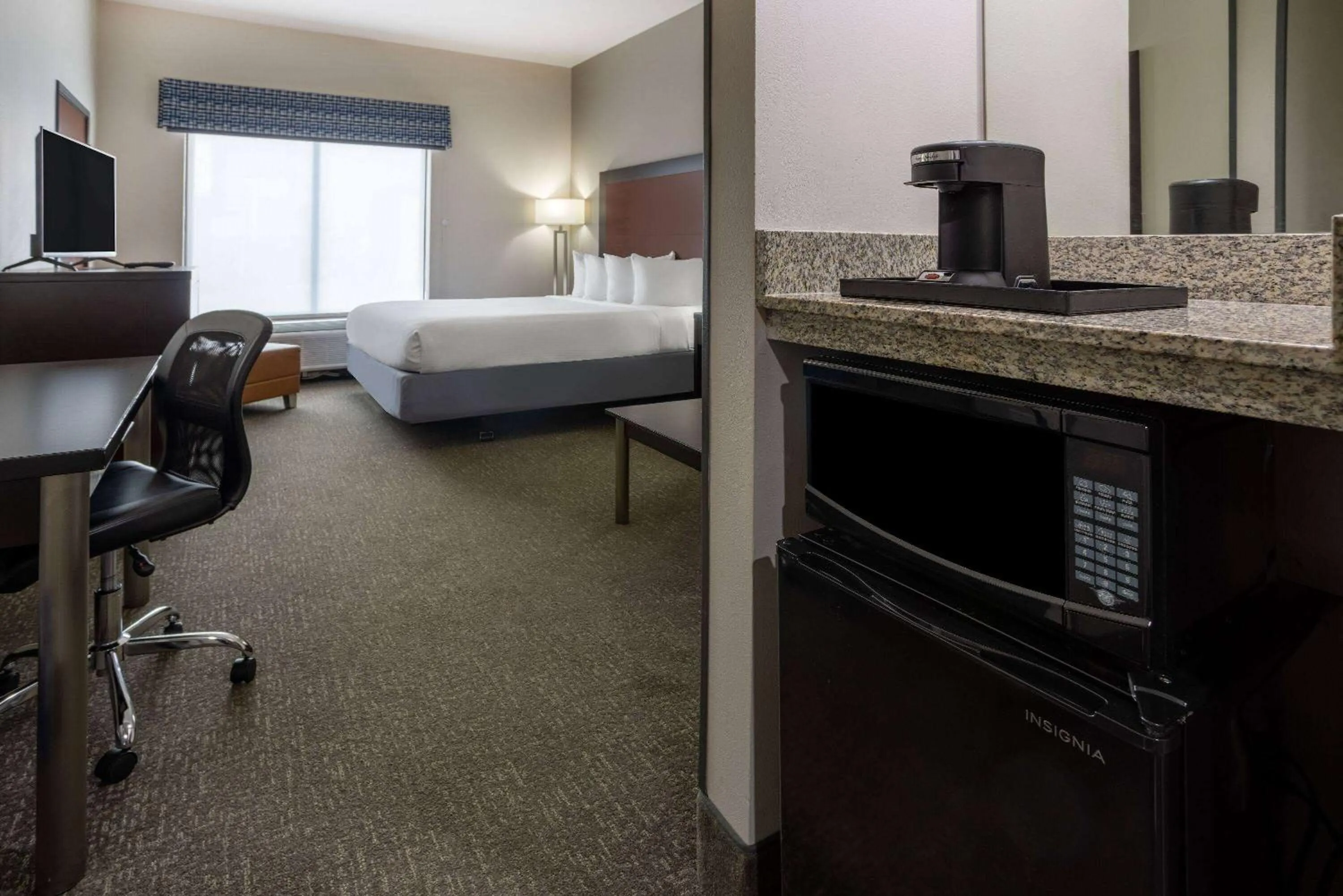 Photo of the whole room, Bed in Wingate by Wyndham Atlanta Galleria/ Ballpark