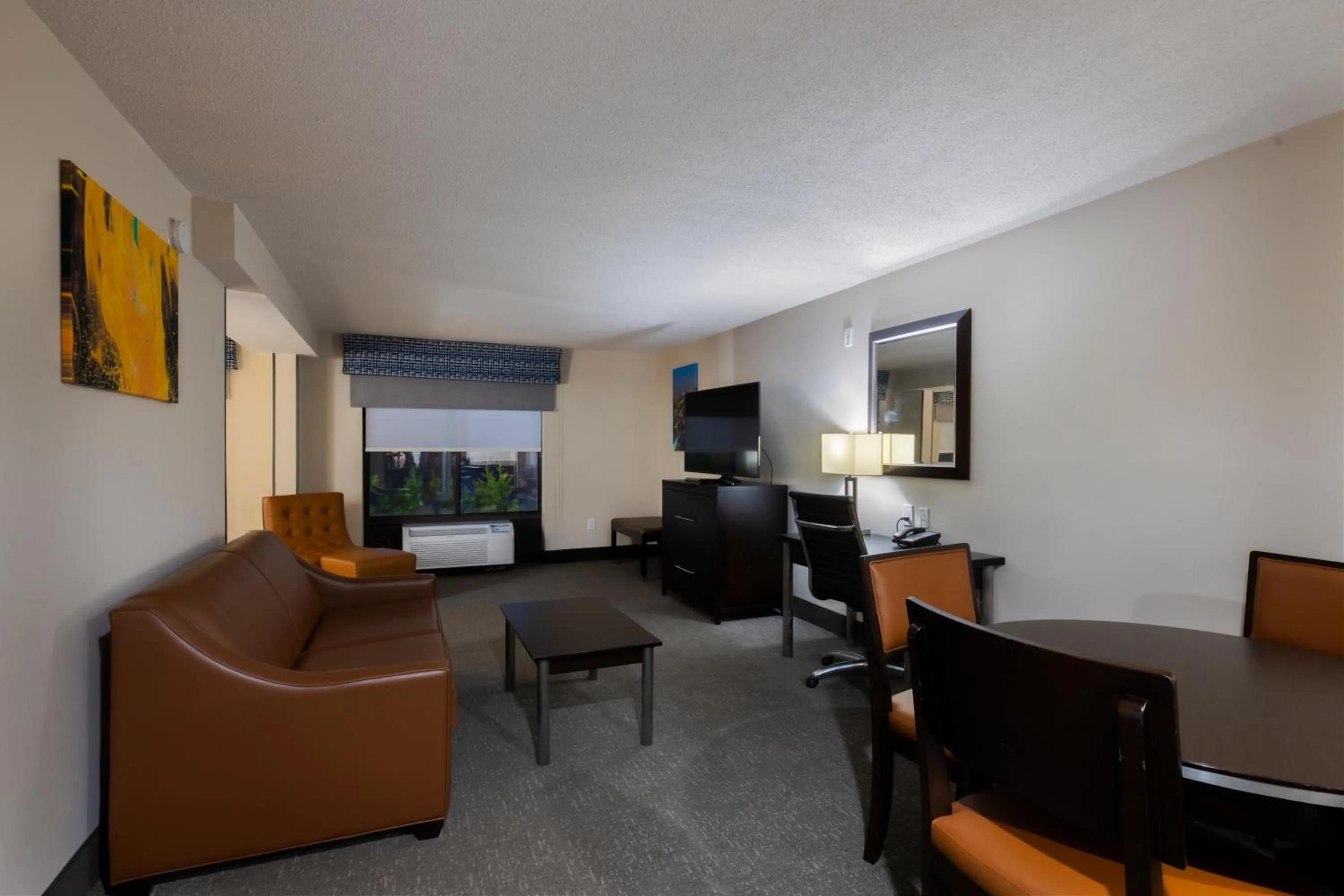 Seating area in Wingate by Wyndham Atlanta Galleria/ Ballpark