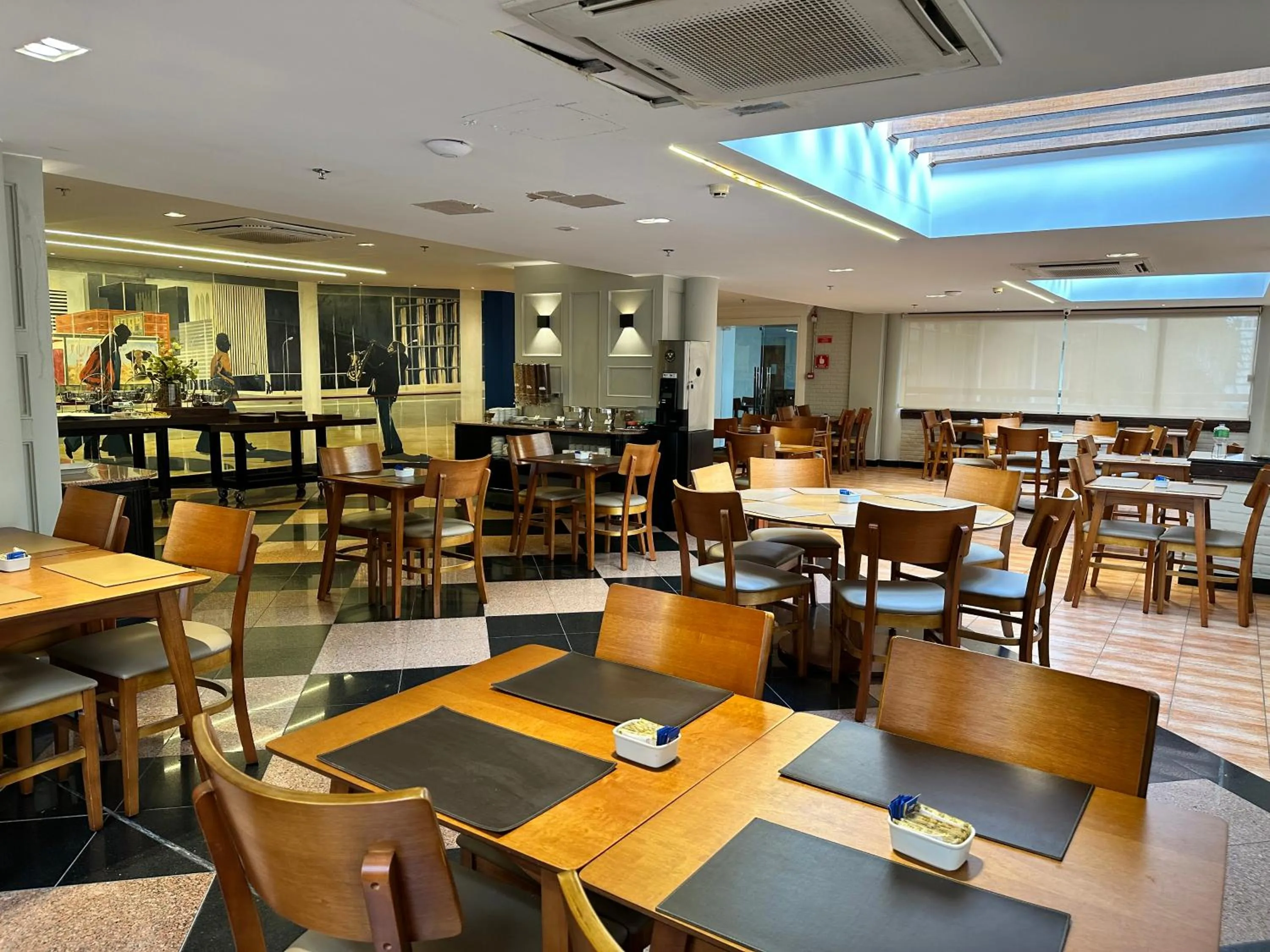 Restaurant/places to eat in Manhattan Plaza