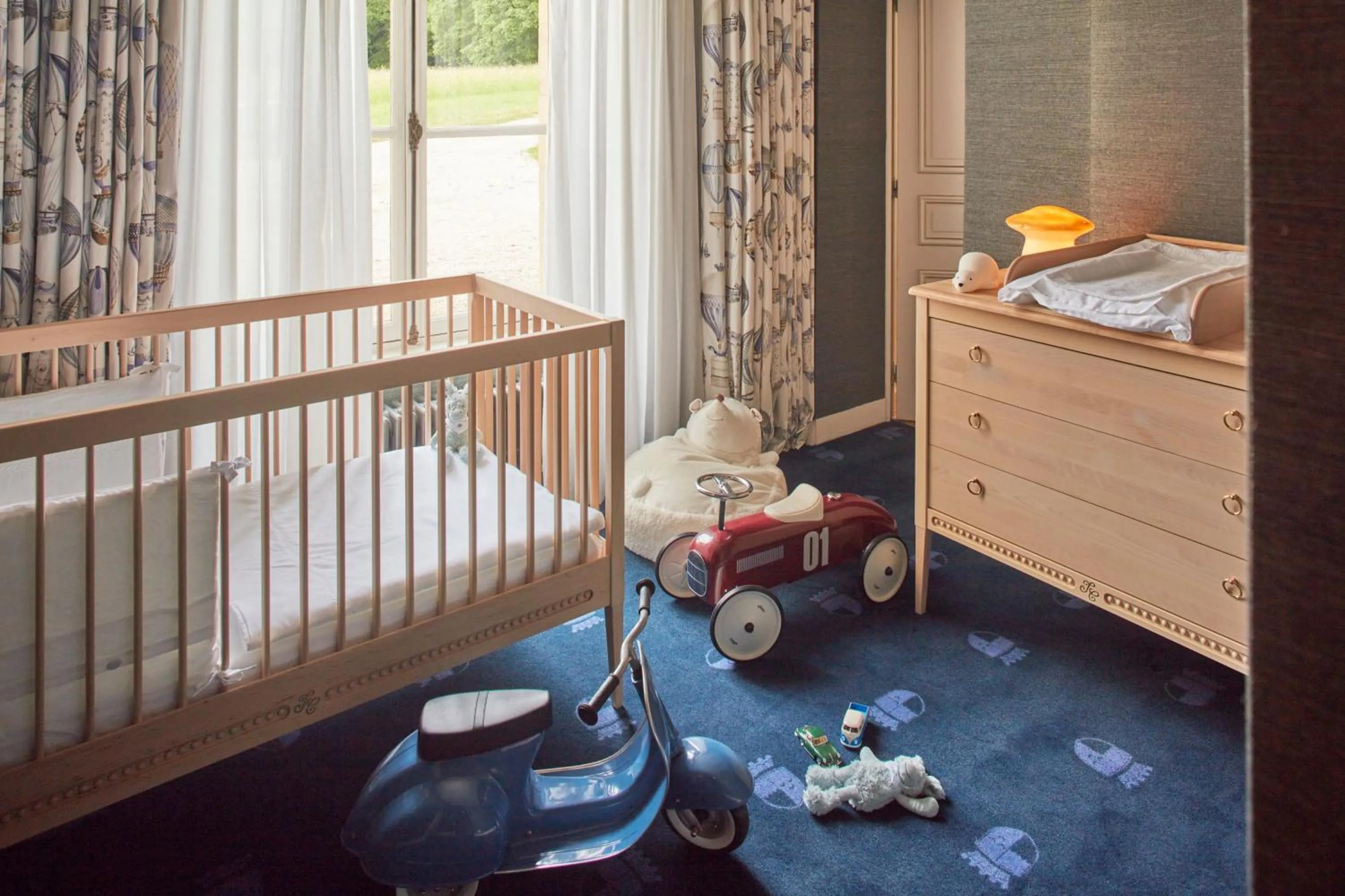 Bedroom, Bed in Chateau d'Audrieu