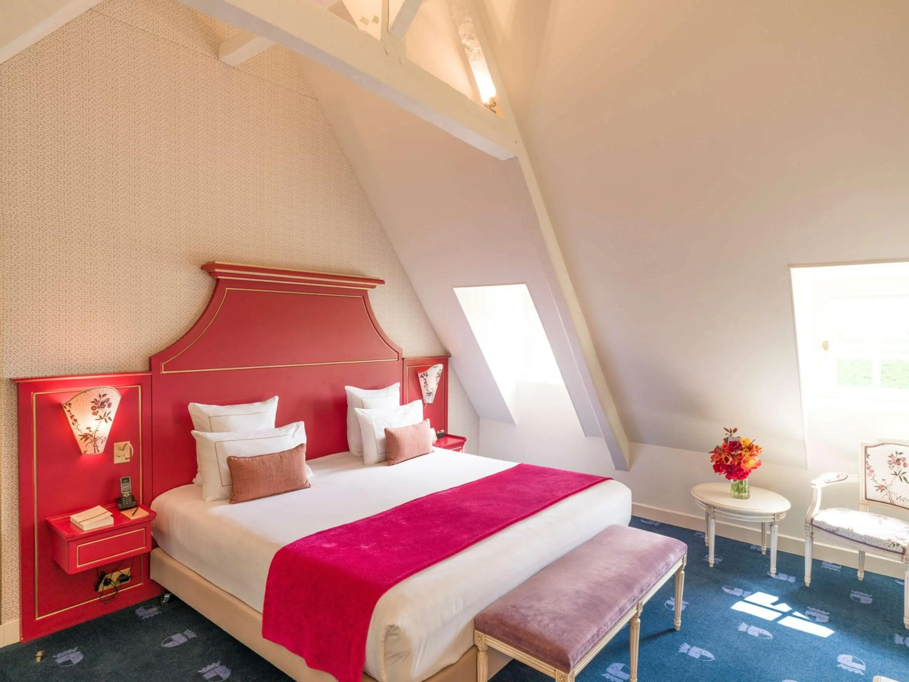 Bedroom, Bed in Chateau d'Audrieu