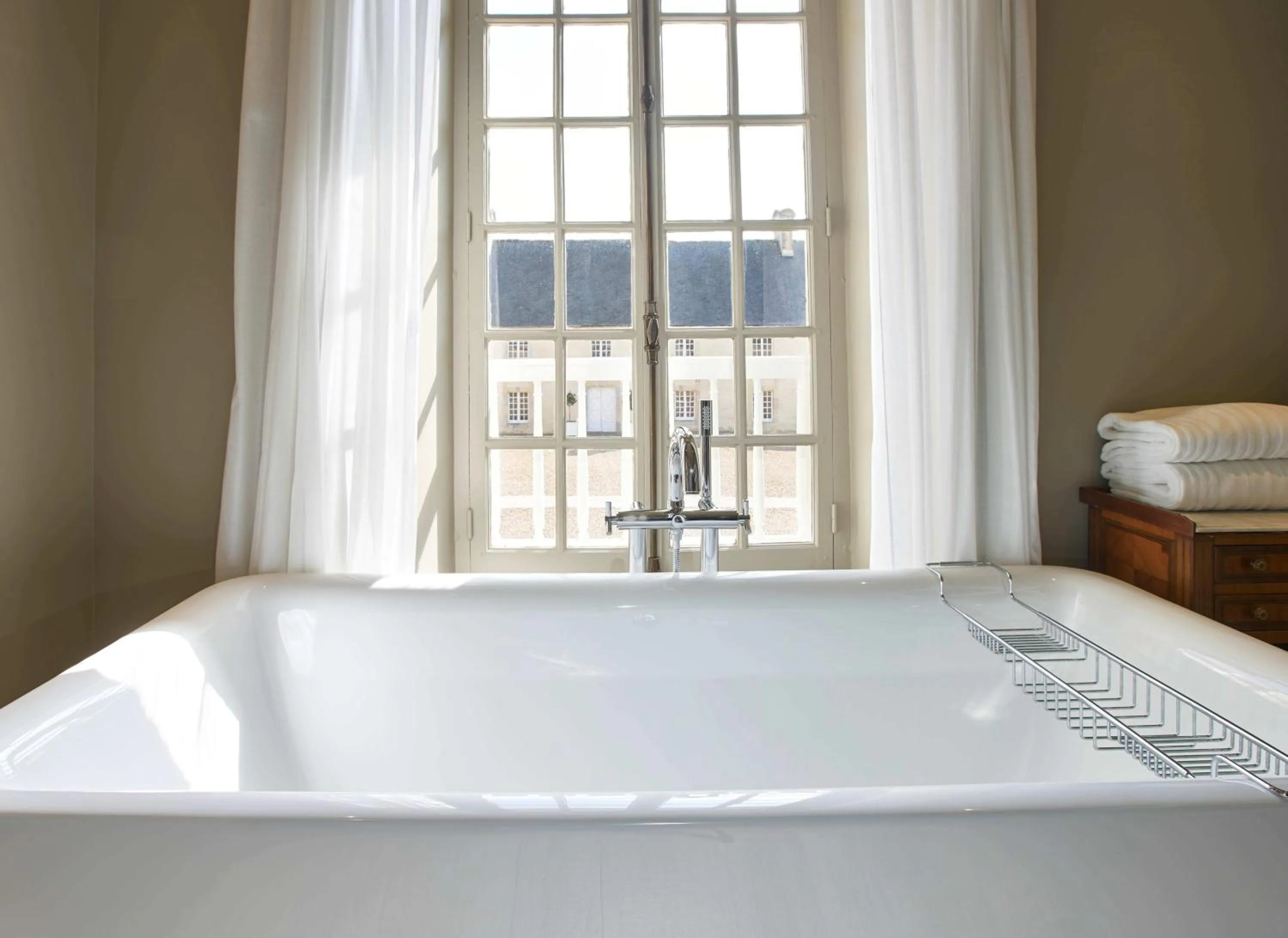 Bath in Chateau d'Audrieu