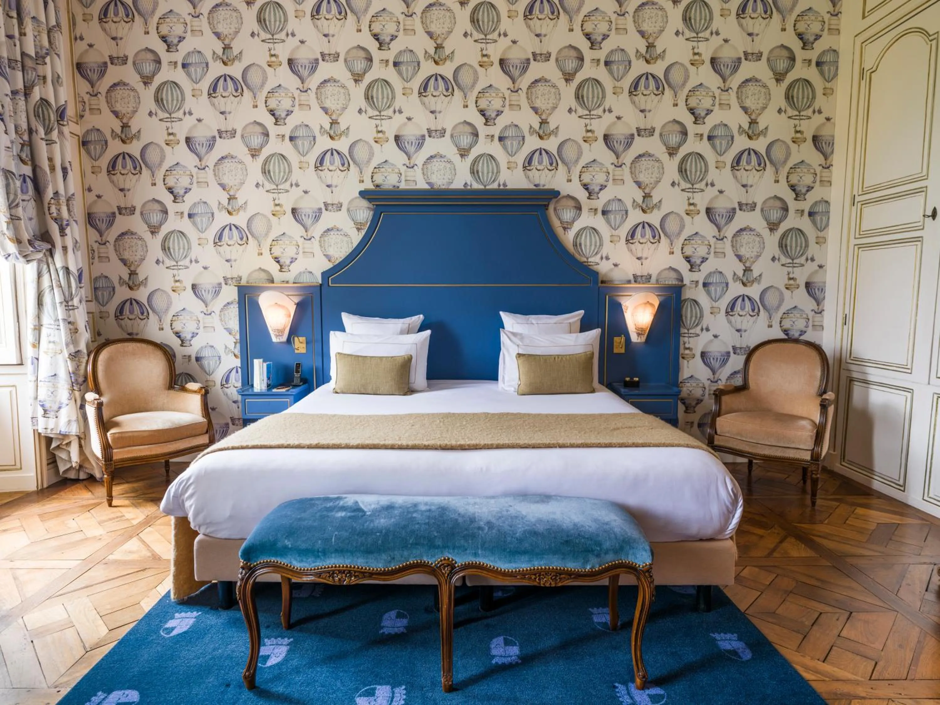 Bedroom, Bed in Chateau d'Audrieu