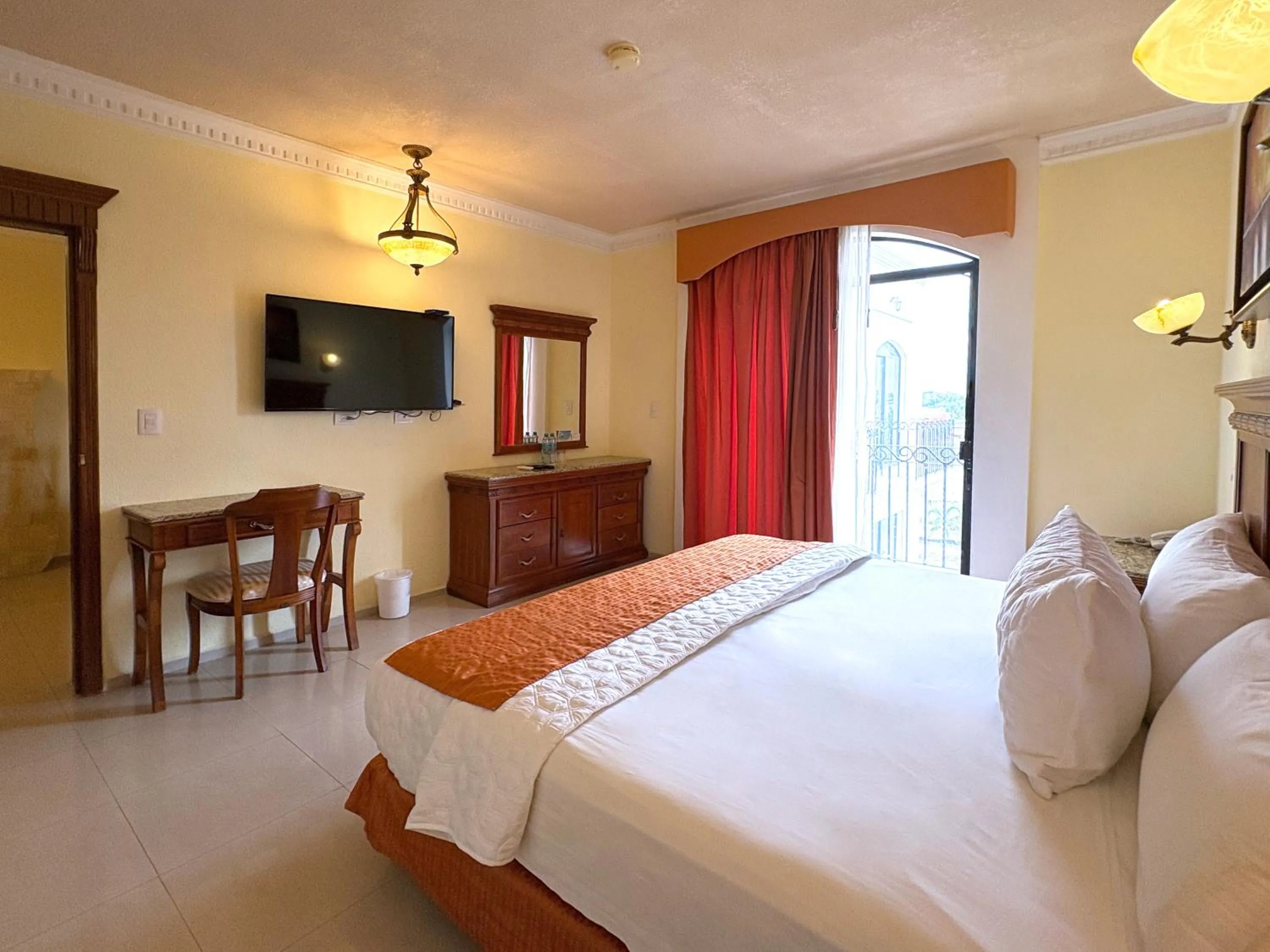 Photo of the whole room, Bed in Gran Real Yucatan