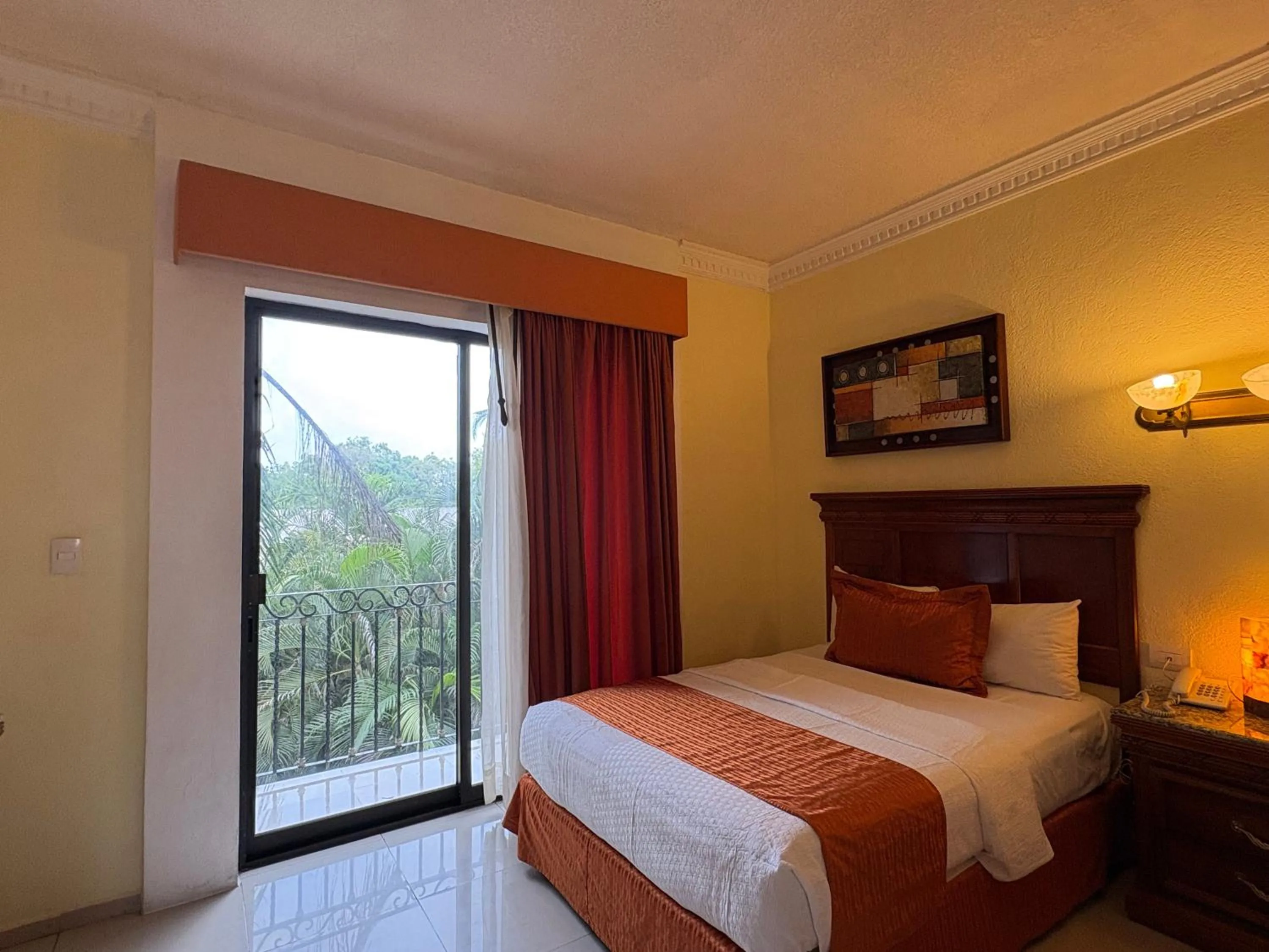 Photo of the whole room, Bed in Gran Real Yucatan