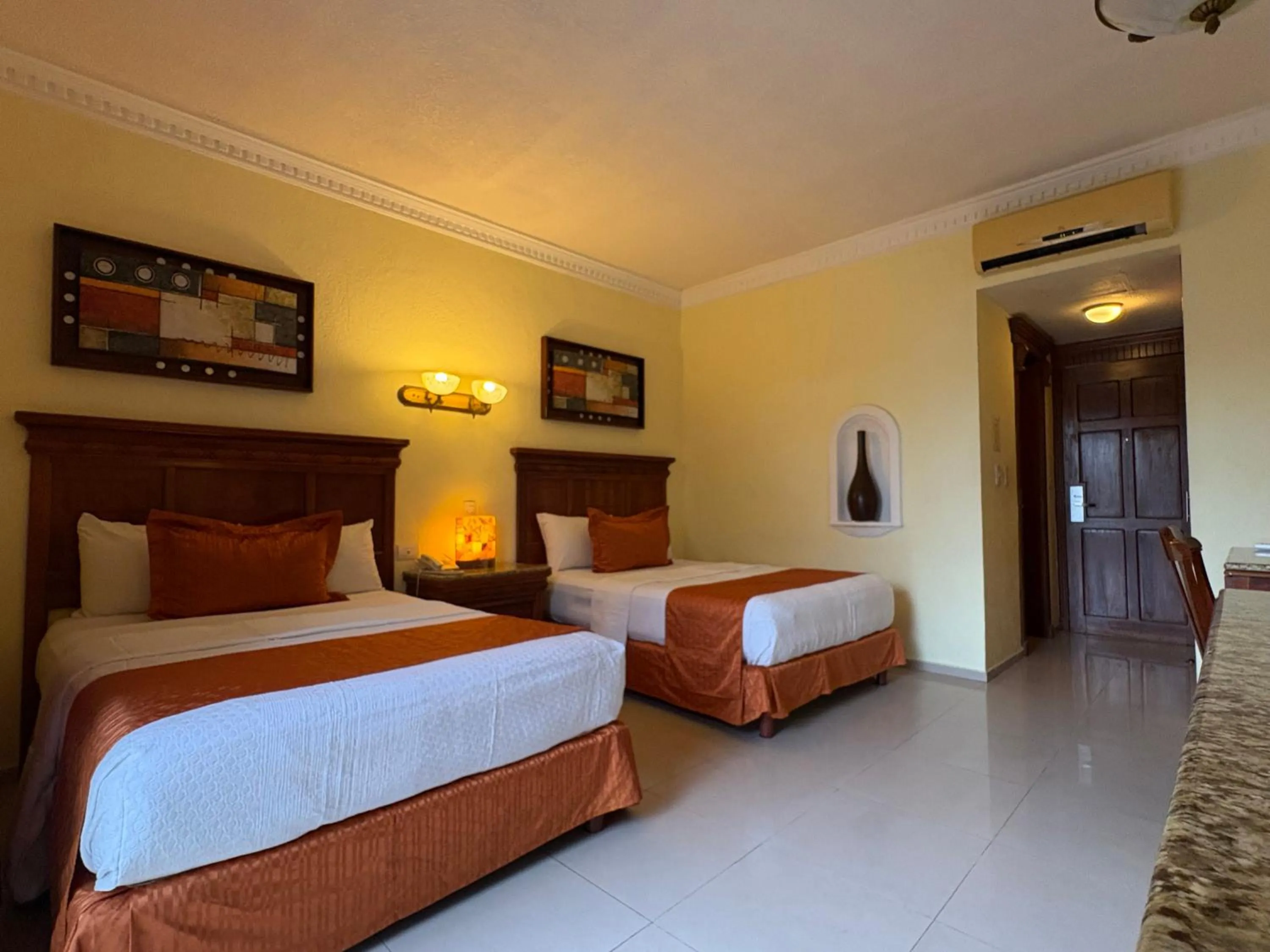 Photo of the whole room, Bed in Gran Real Yucatan