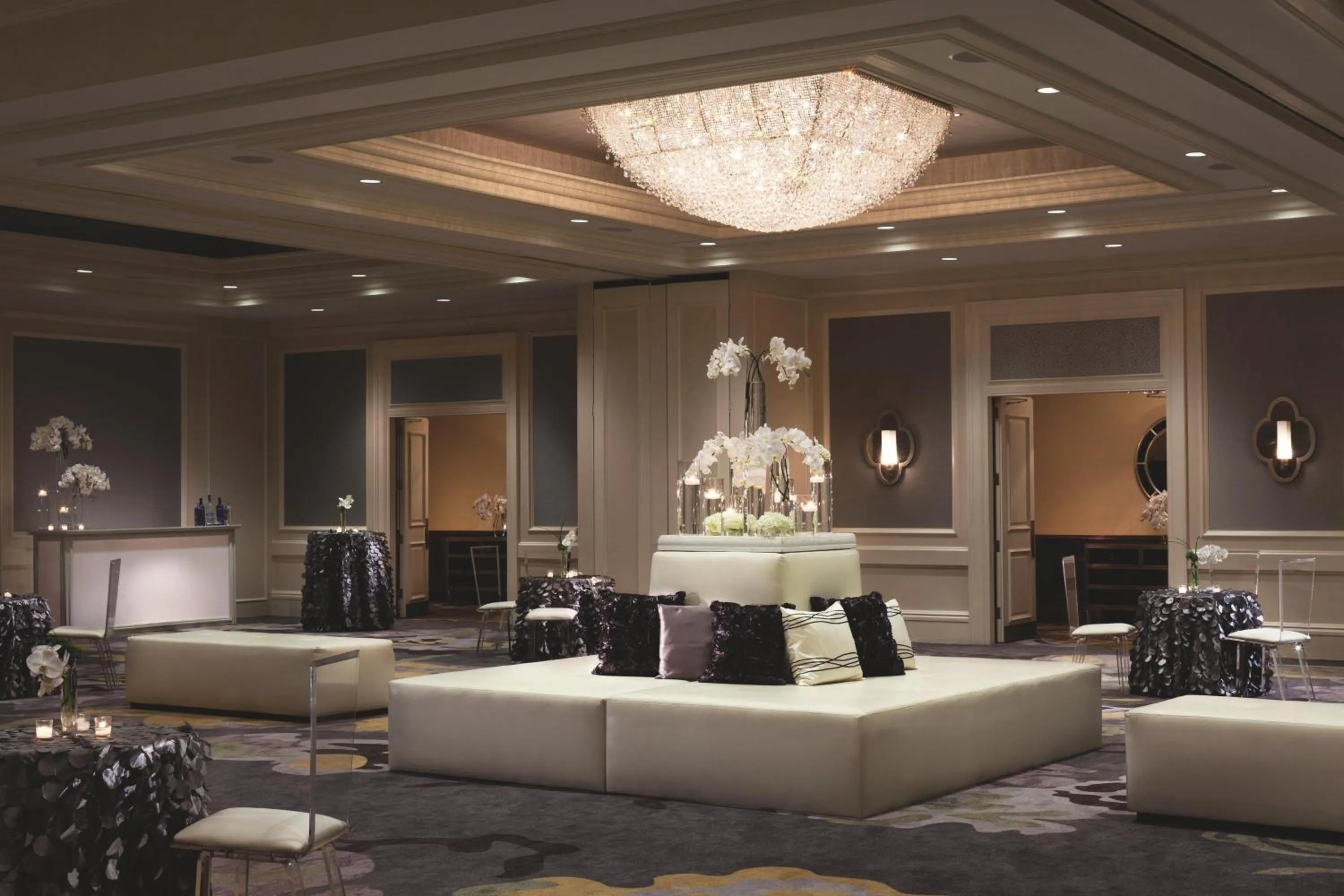 Lounge or bar in The Whitley, a Luxury Collection Hotel, Atlanta Buckhead