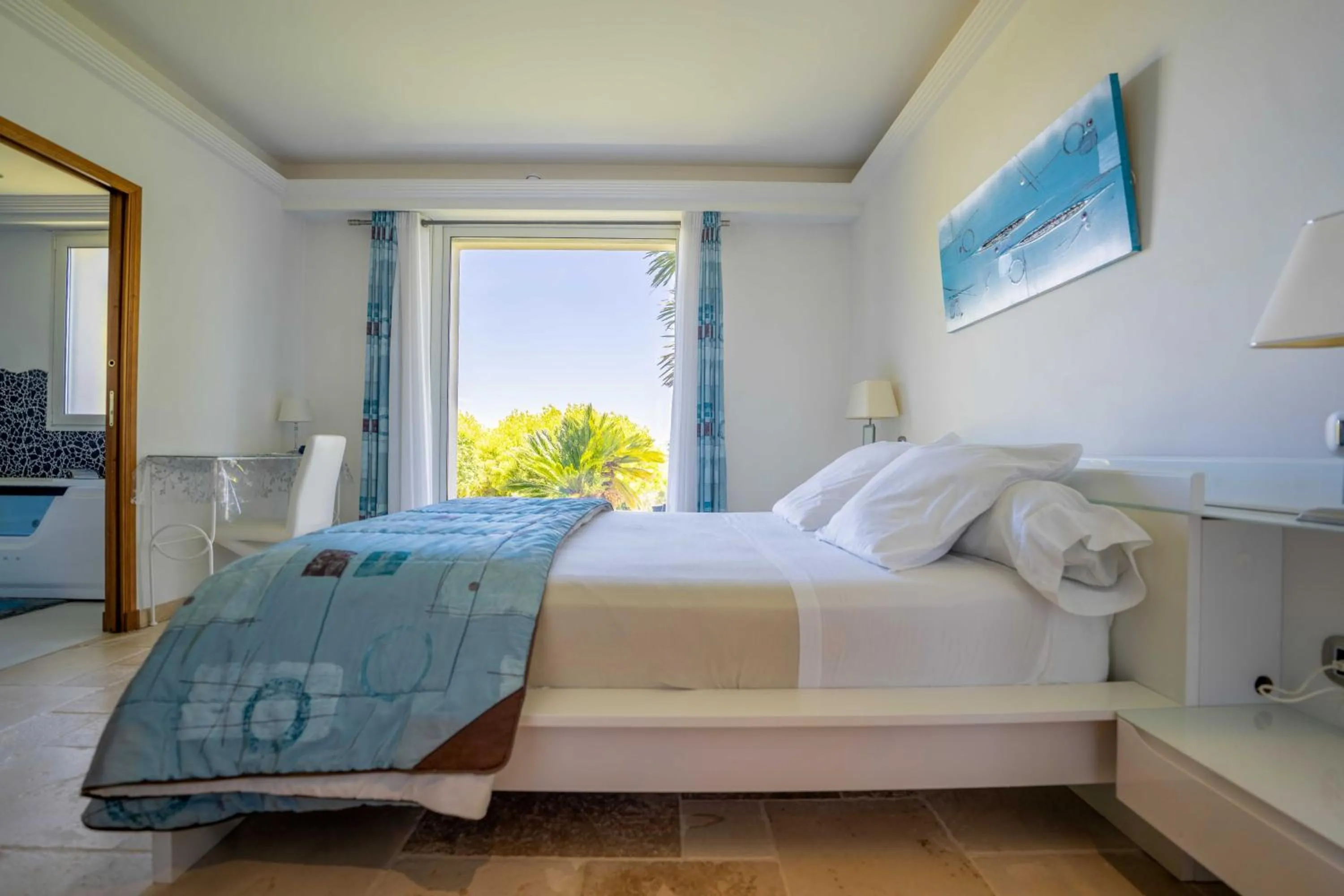 Bed in "AU HAVRE DE PAIX" 5 étoiles Prestige jacuzzi, hammam, sauna, PISCINE chauffée Mougins Cannes Grasse