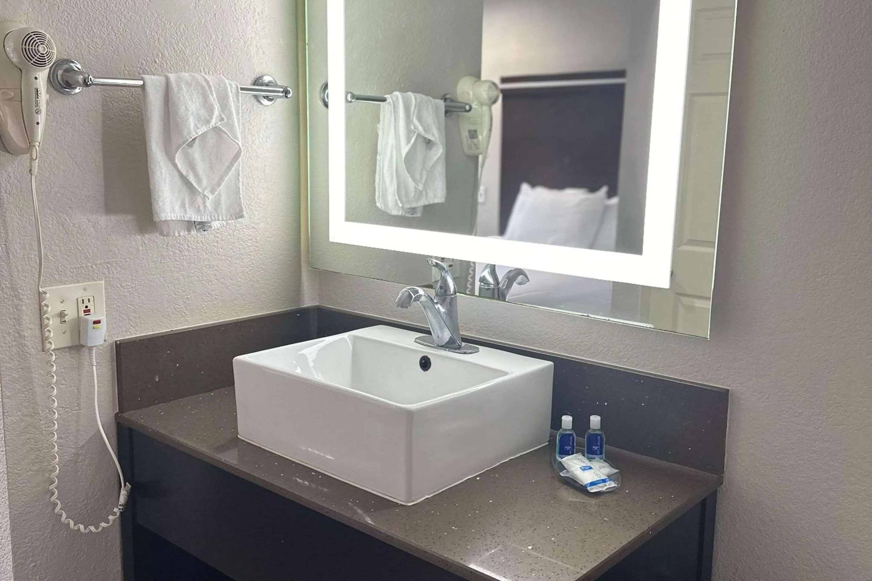 Bedroom in Rodeway Inn National City San Diego South