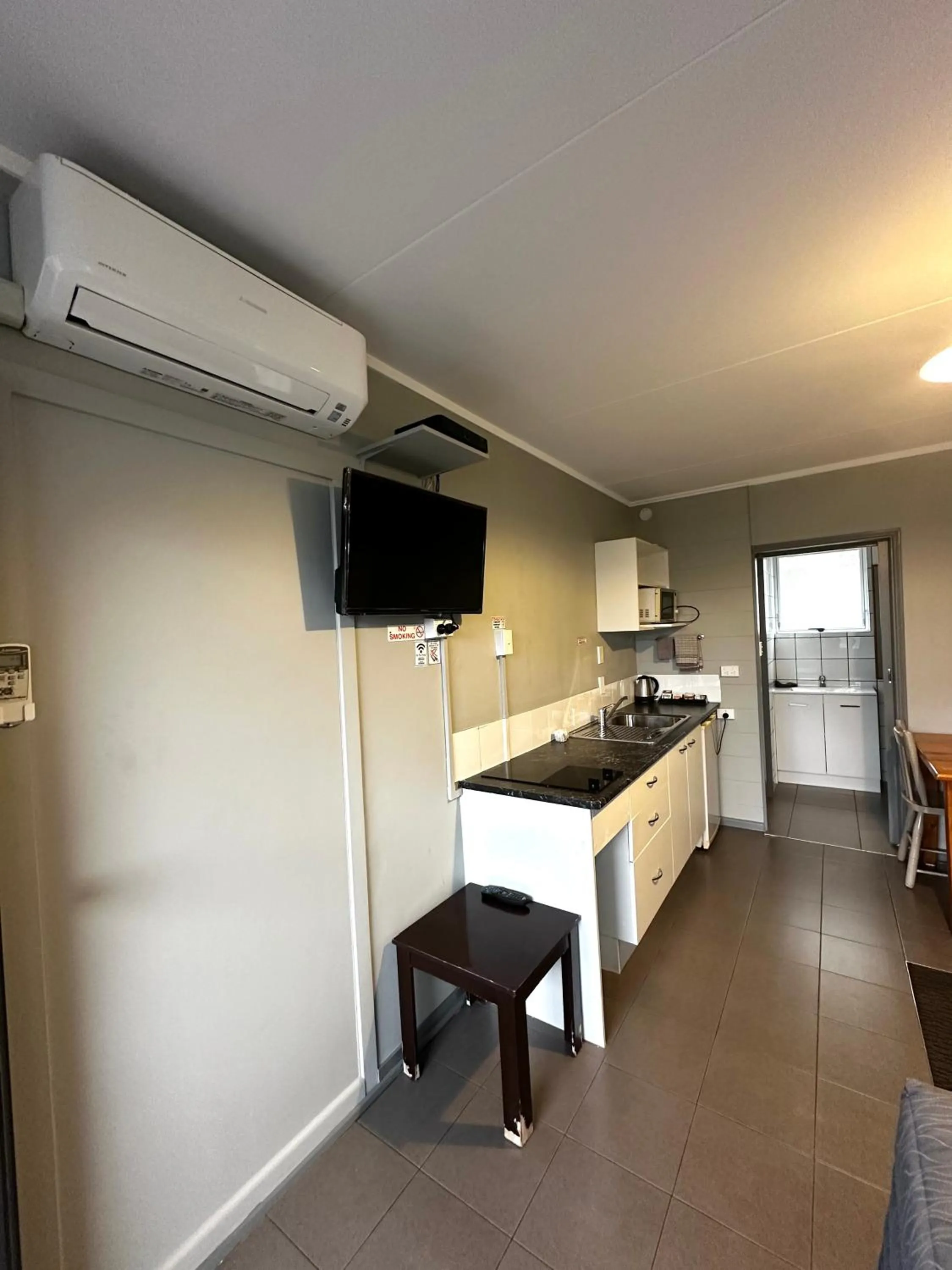 Kitchen or kitchenette in Central Court Motel