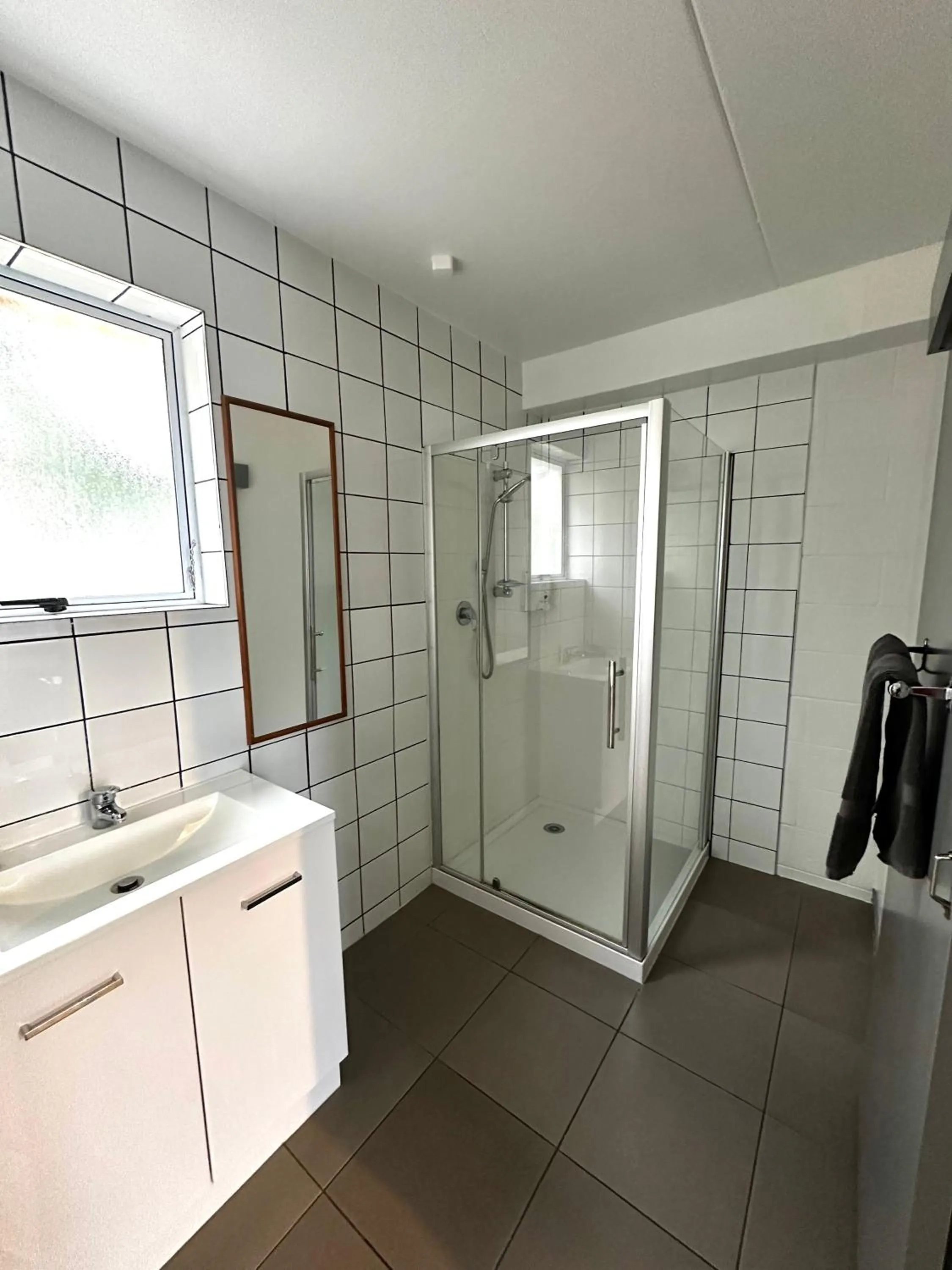 Shower in Central Court Motel