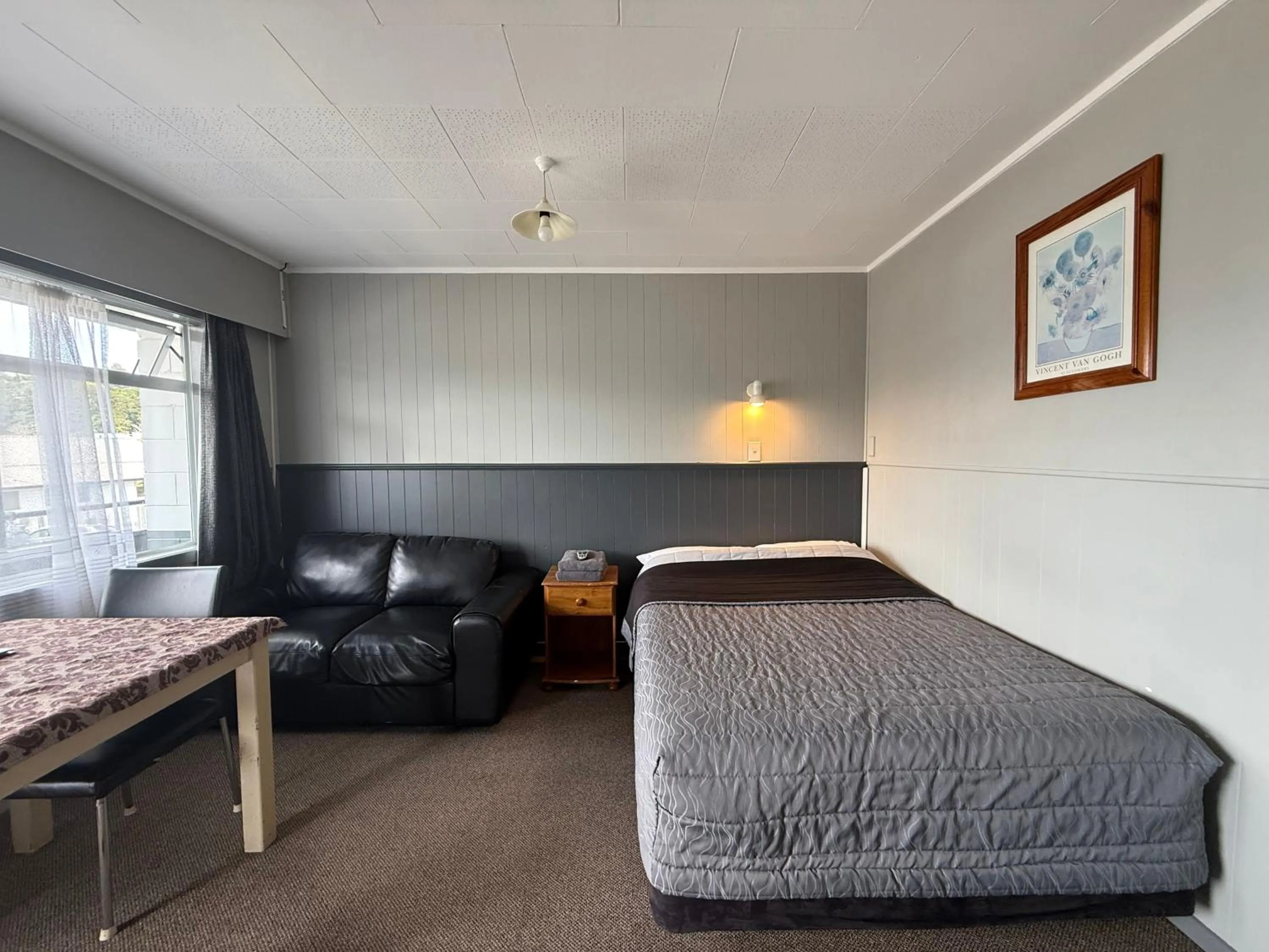 Bed in Central Court Motel