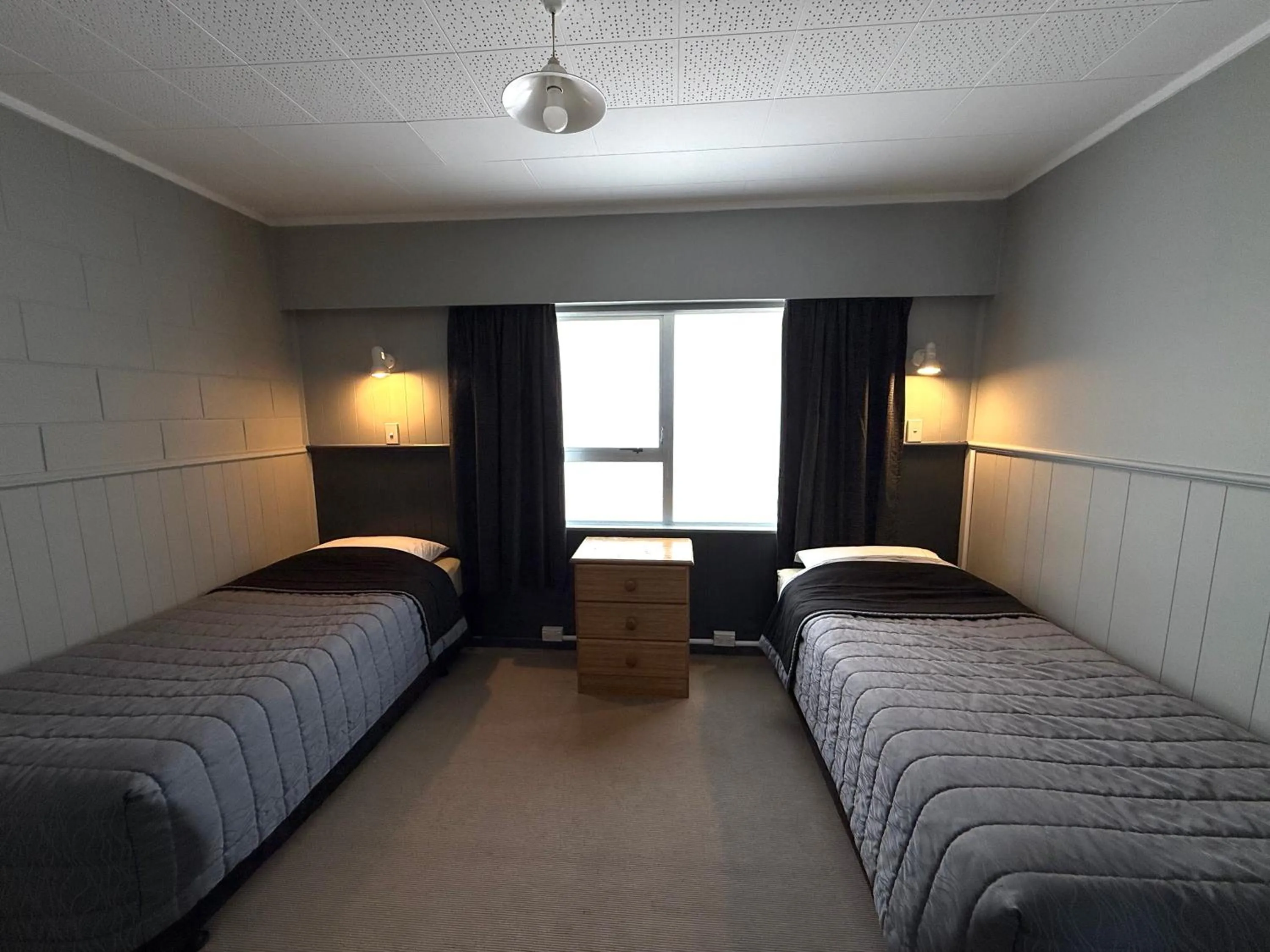 Bed in Central Court Motel