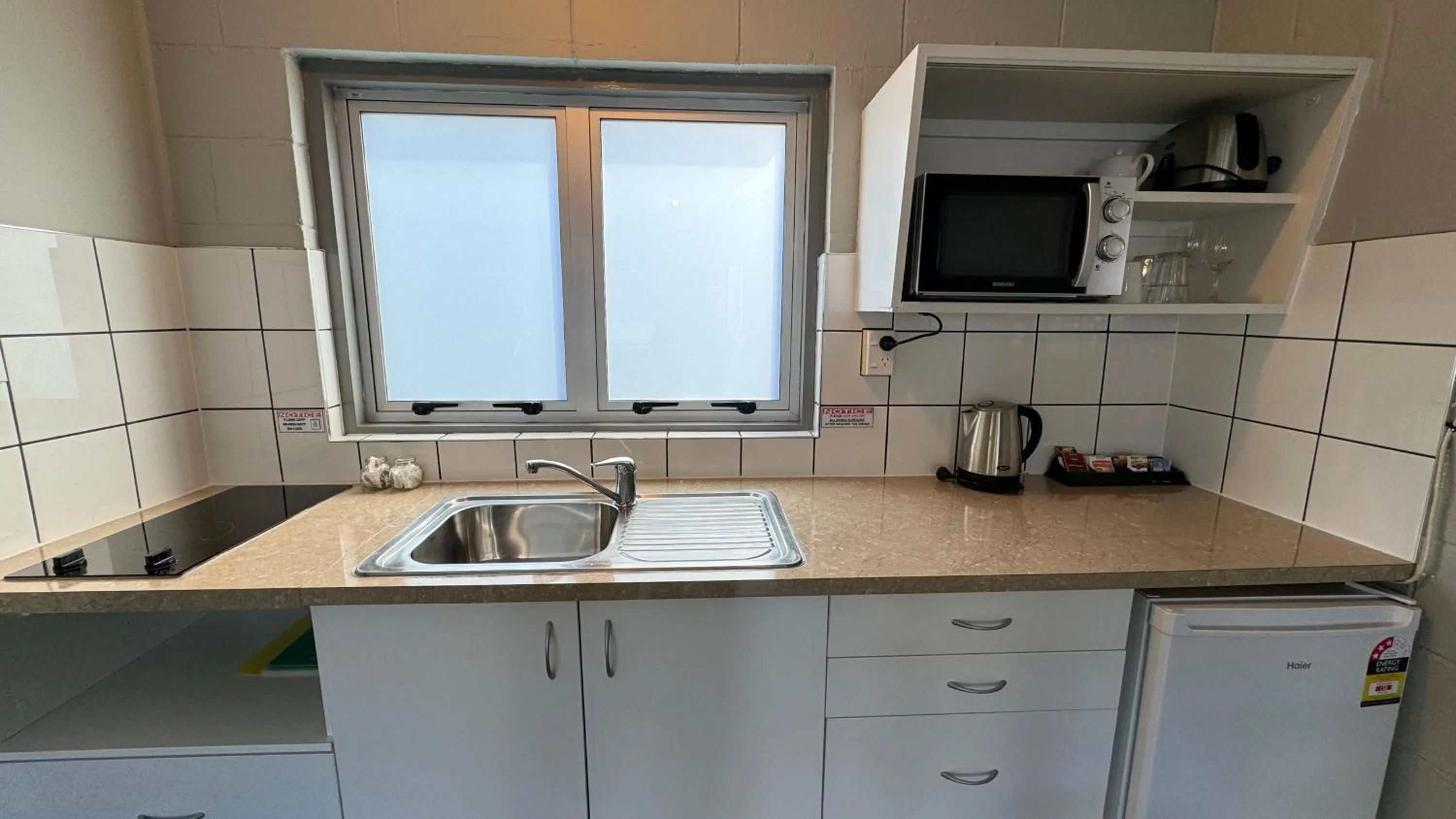 Coffee/tea facilities in Central Court Motel