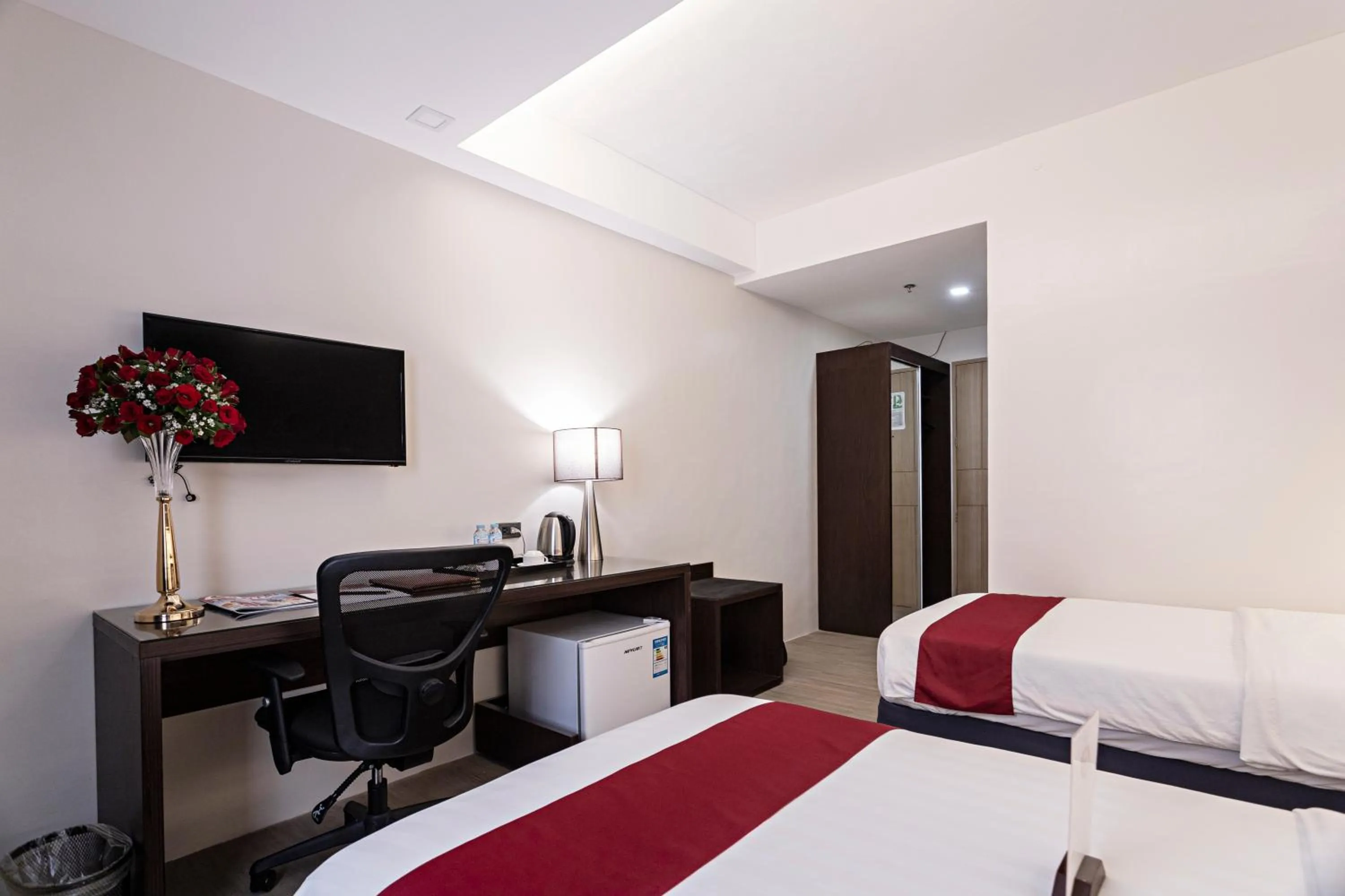 Bed in Sarrosa International Hotel and Residential Suites