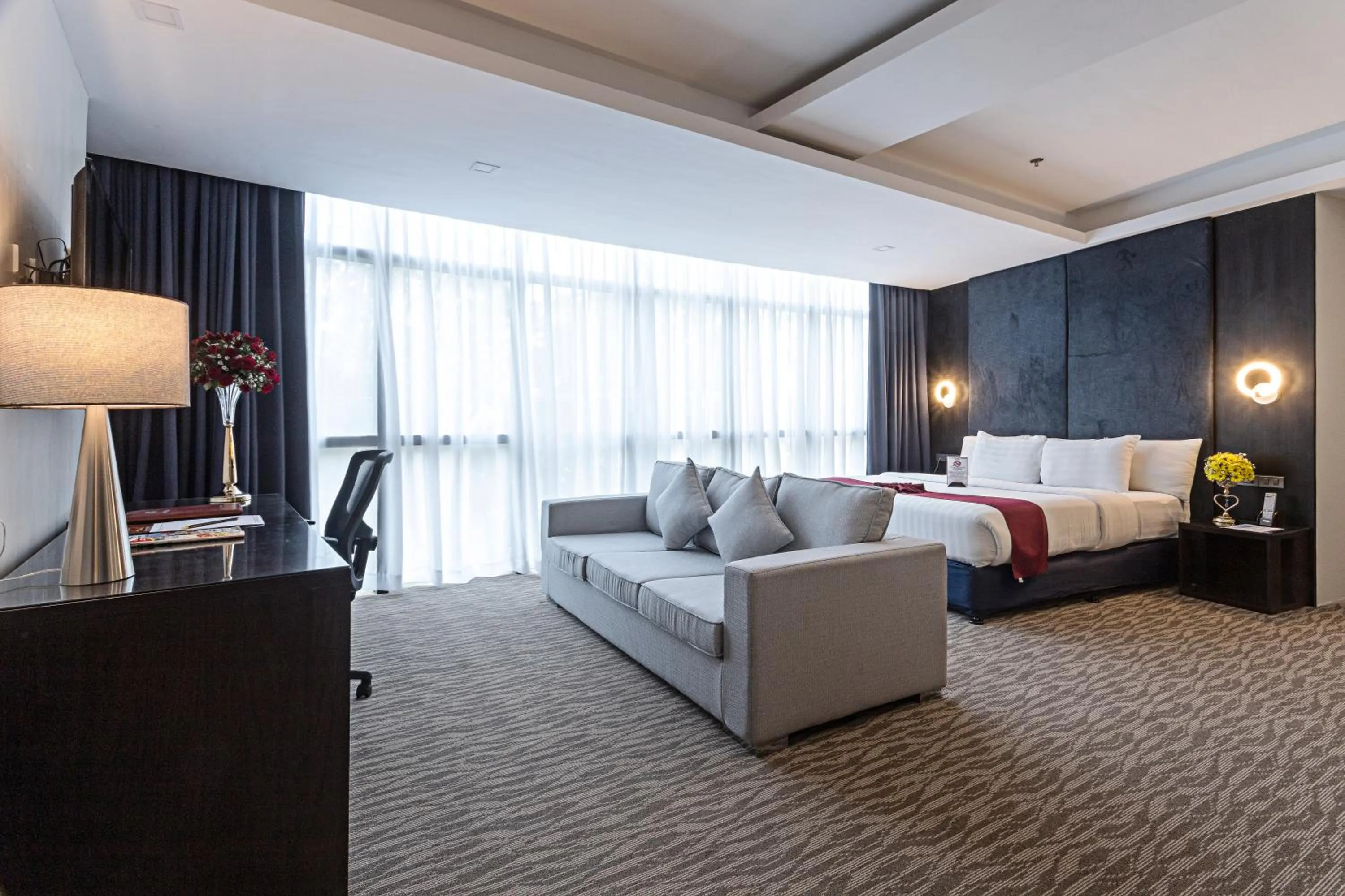 Bed in Sarrosa International Hotel and Residential Suites