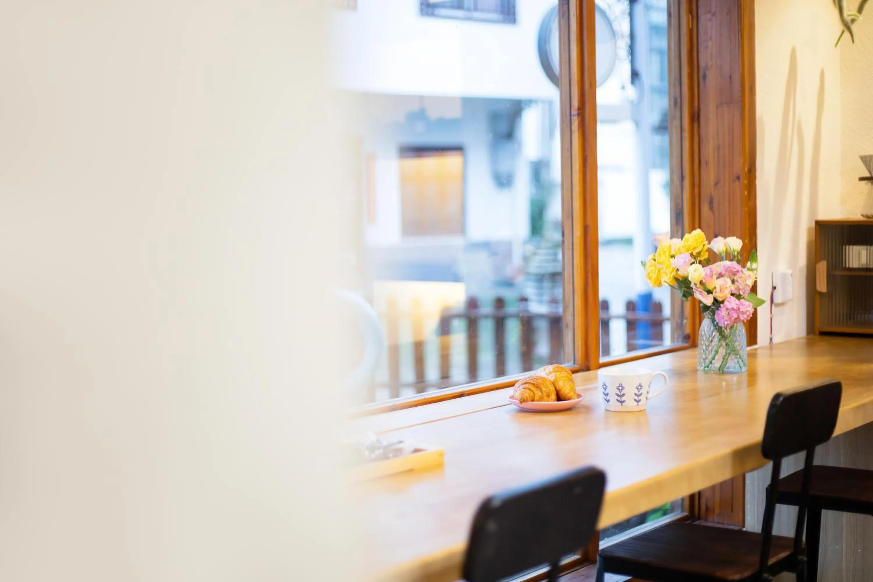 Communal lounge/ TV room in Yangshuo Xiao Long River Hotel