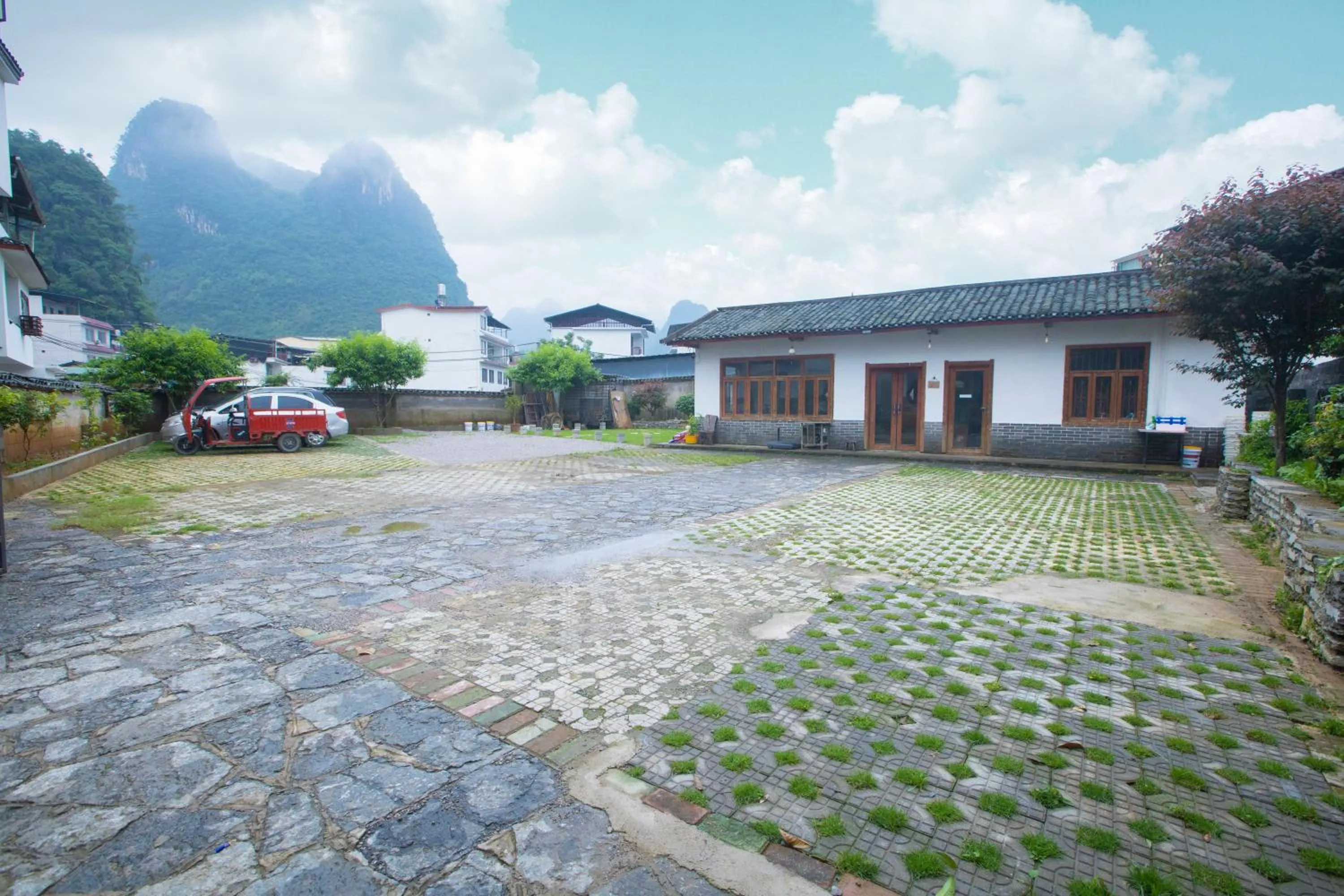 Parking in Yangshuo Xiao Long River Hotel