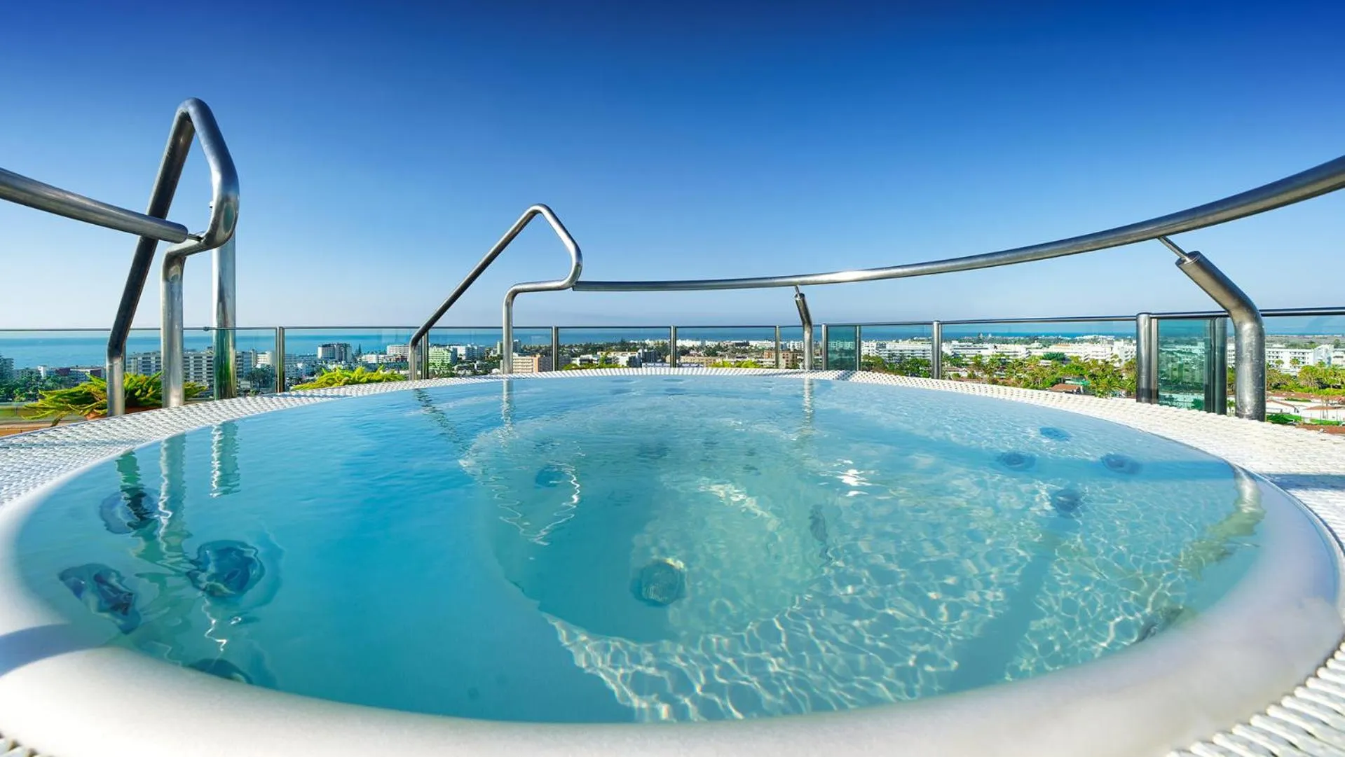 Solarium in Bull Eugenia Victoria & SPA