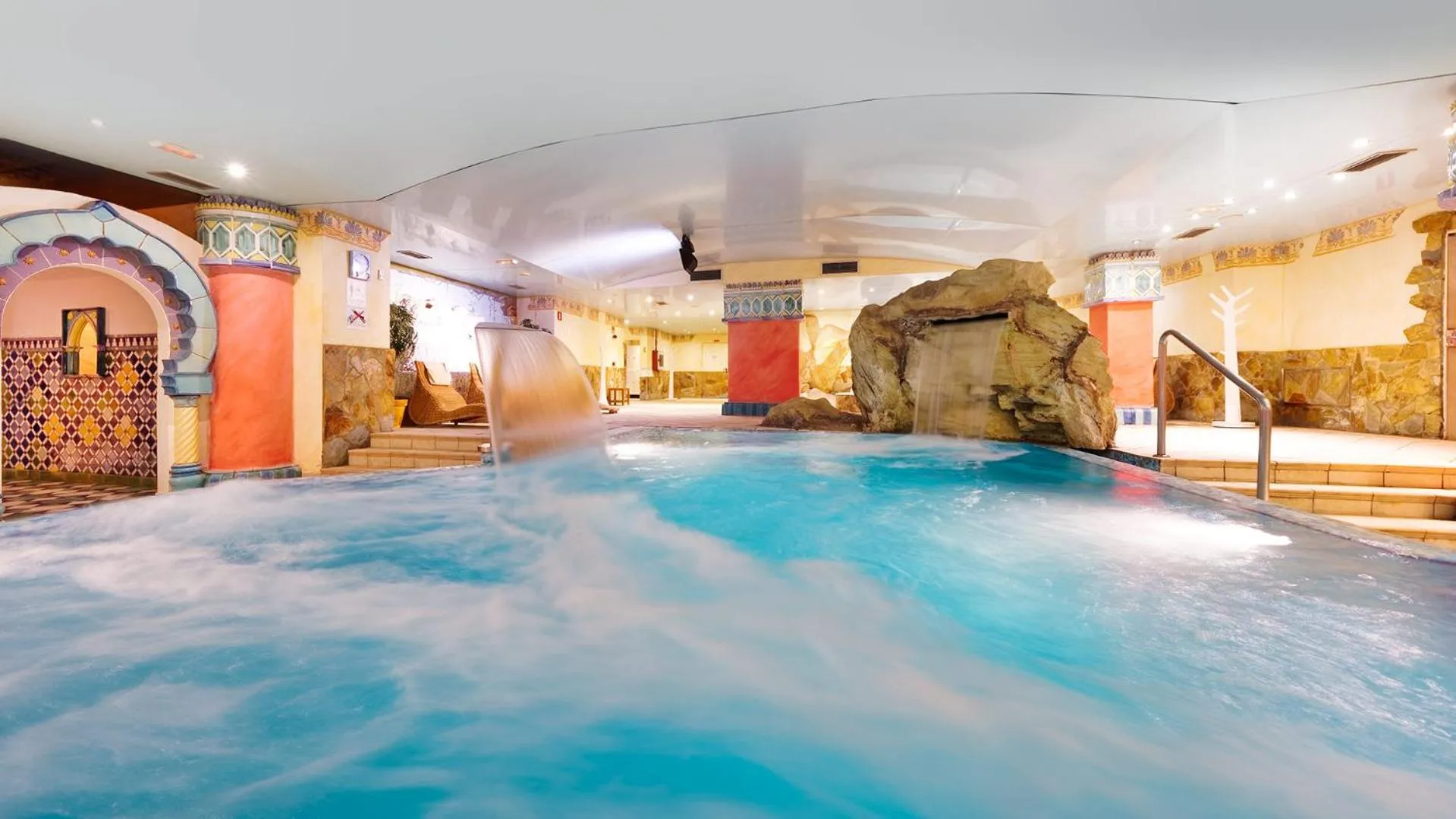 Swimming pool in Bull Eugenia Victoria & SPA