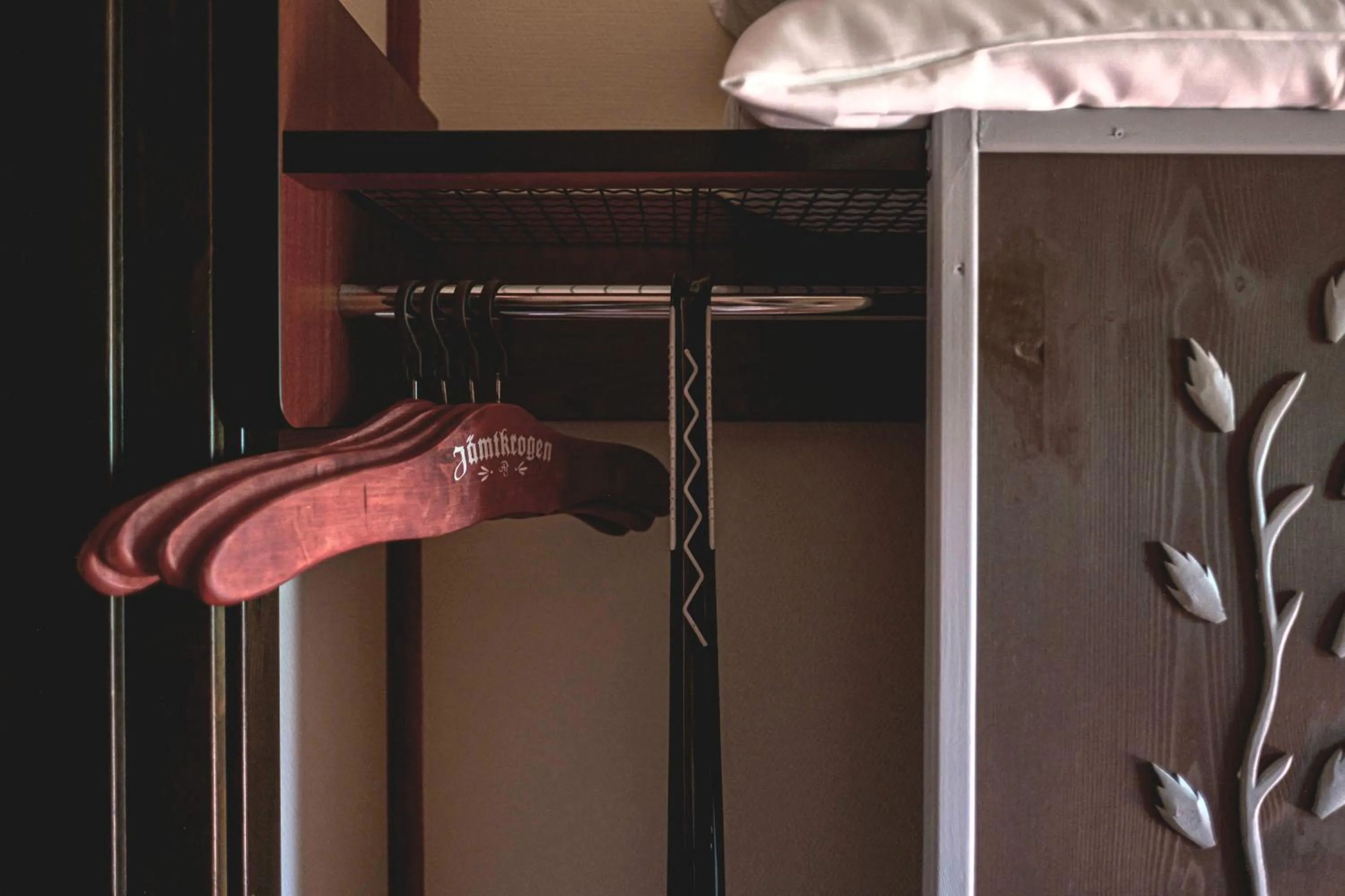 wardrobe in Jämtkrogen Hotell