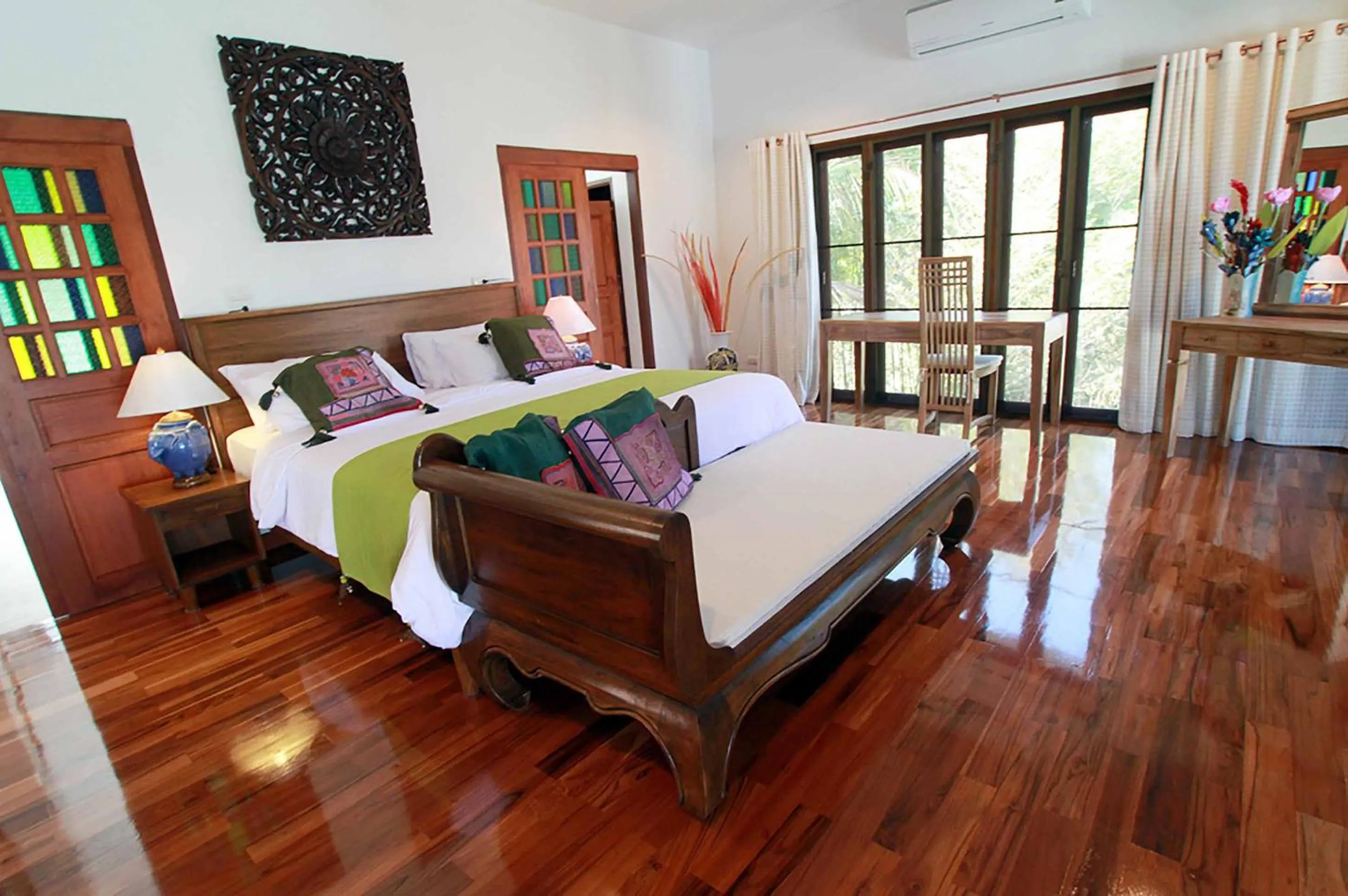 Photo of the whole room, Bed in Jasmine Hills Lodge