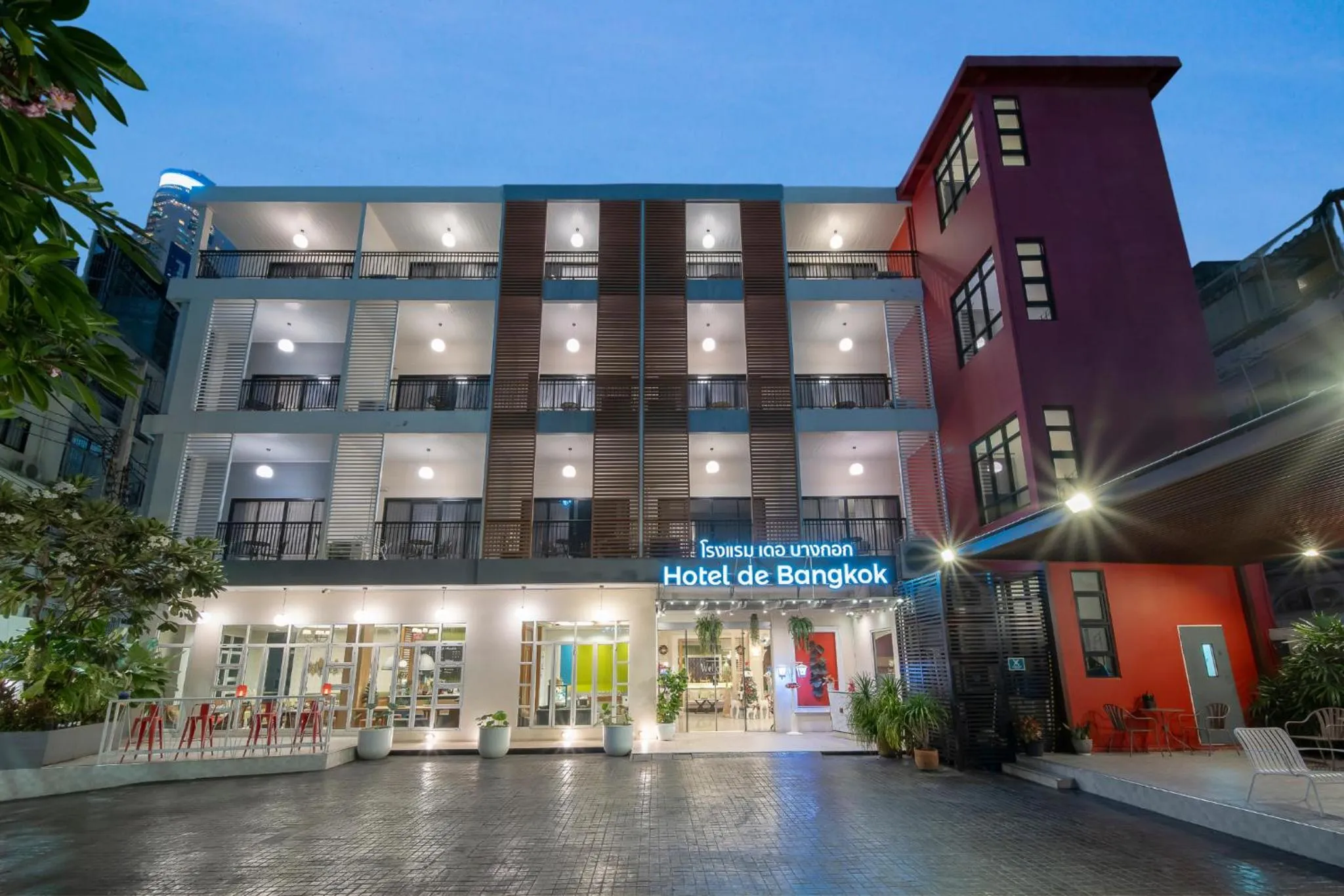 Property building in Hotel De Bangkok