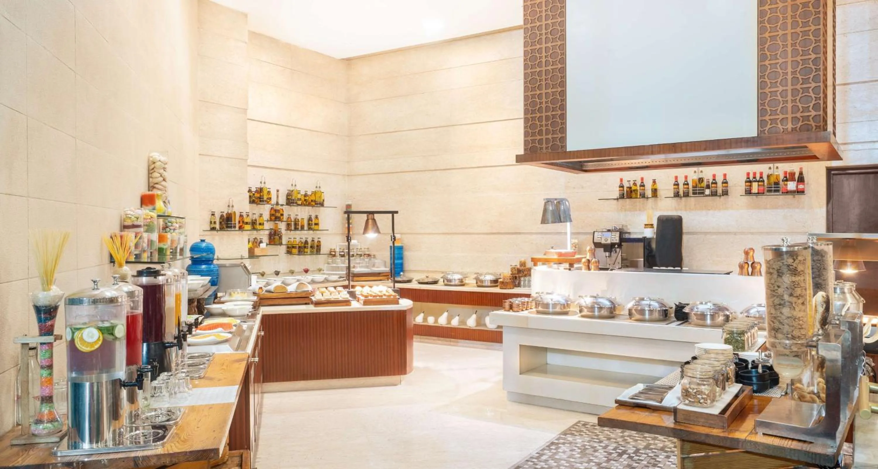 Restaurant/places to eat in Radisson Gurugram Sohna Road City Center