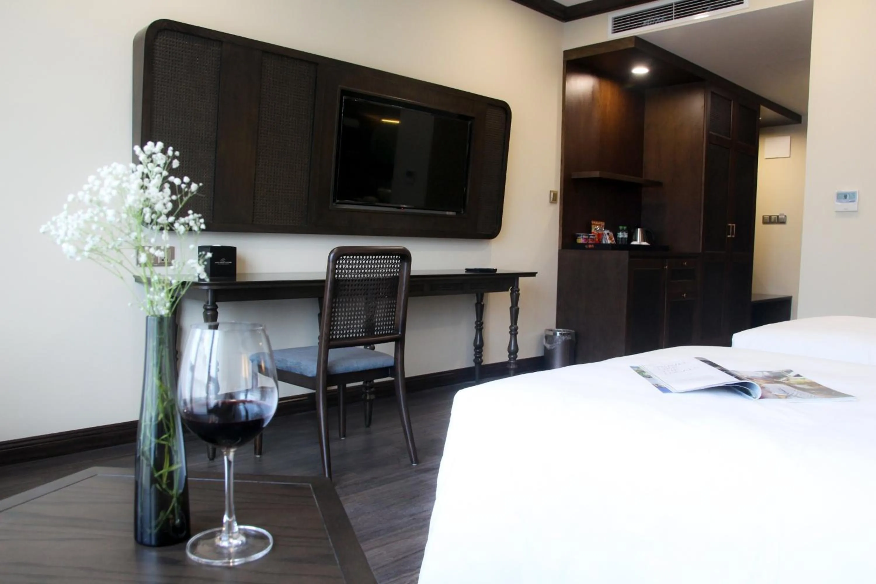 TV and multimedia, Bed in Ninh Binh Legend Hotel