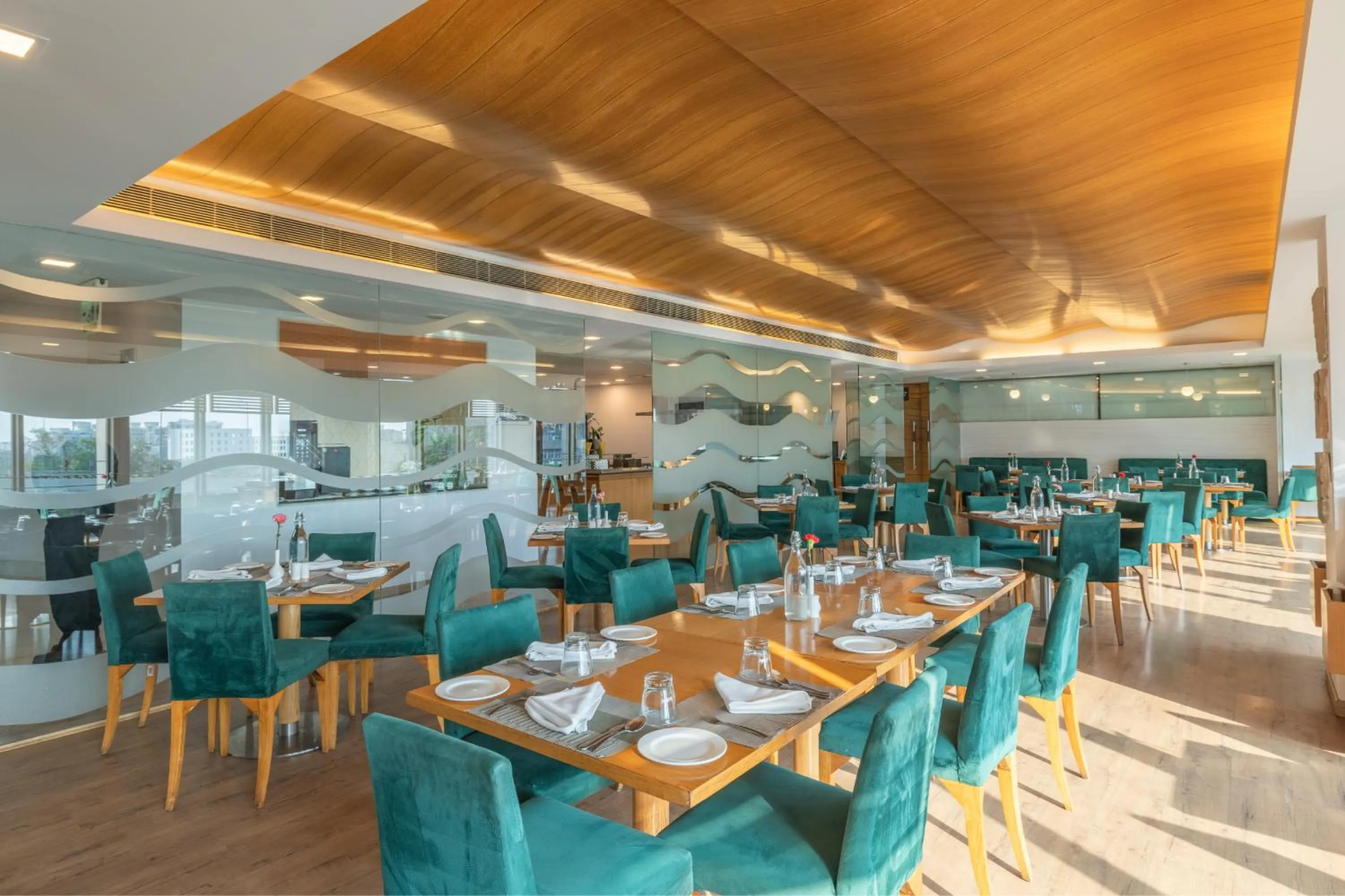 Restaurant/places to eat in Sunday Hotel by CheckIn Jaipur