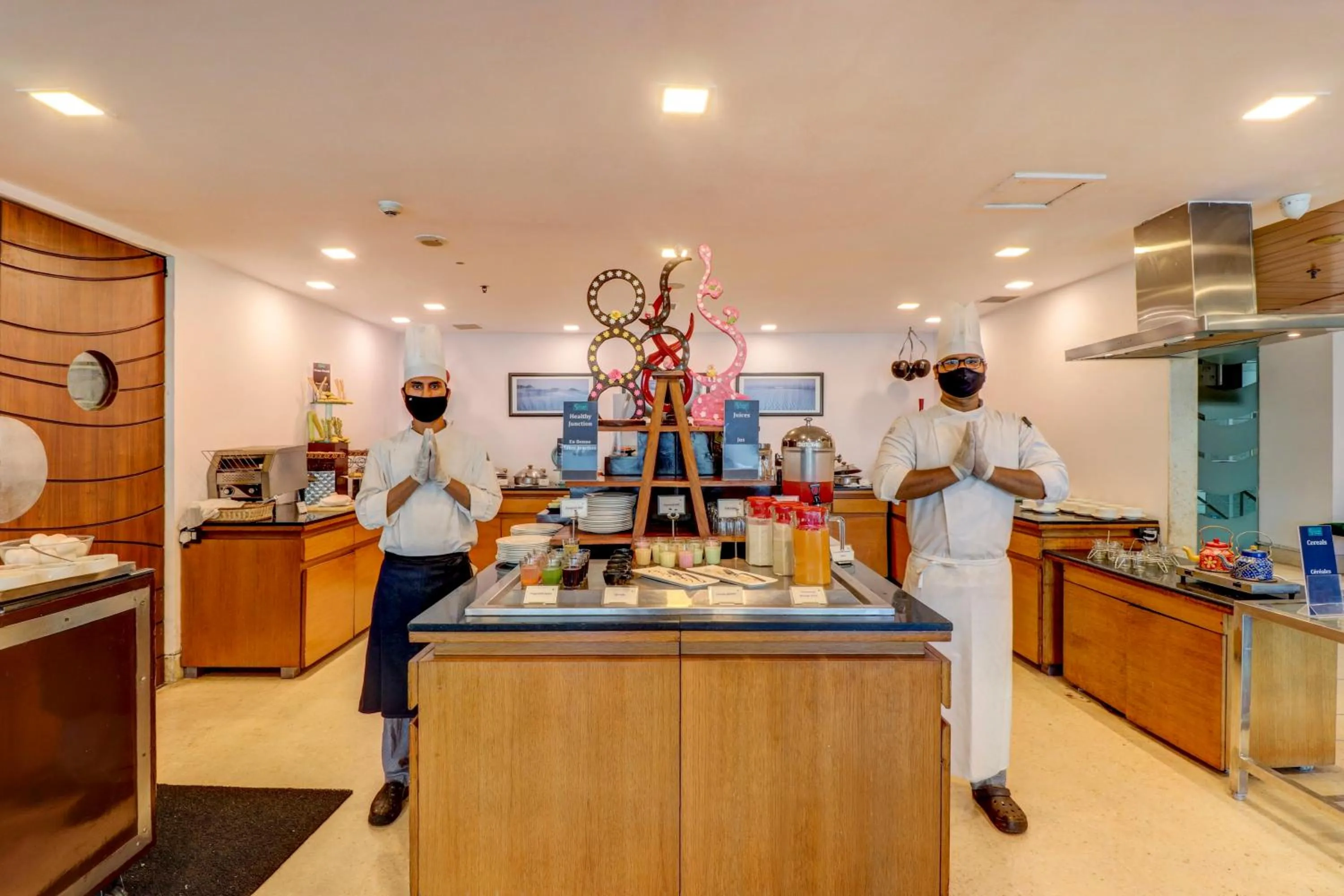 Restaurant/places to eat in Sunday Hotel by CheckIn Jaipur