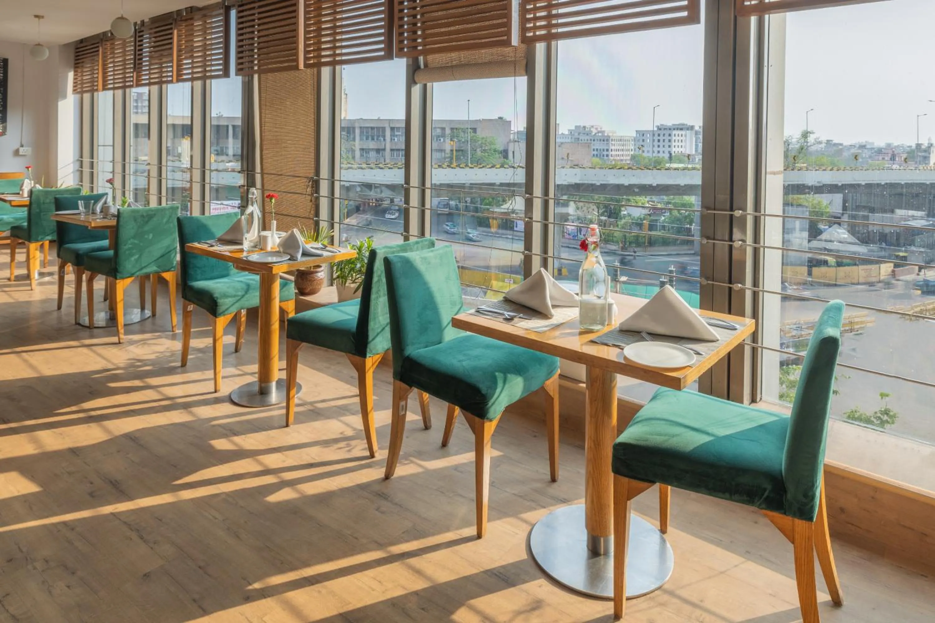 Restaurant/places to eat in Sunday Hotel by CheckIn Jaipur