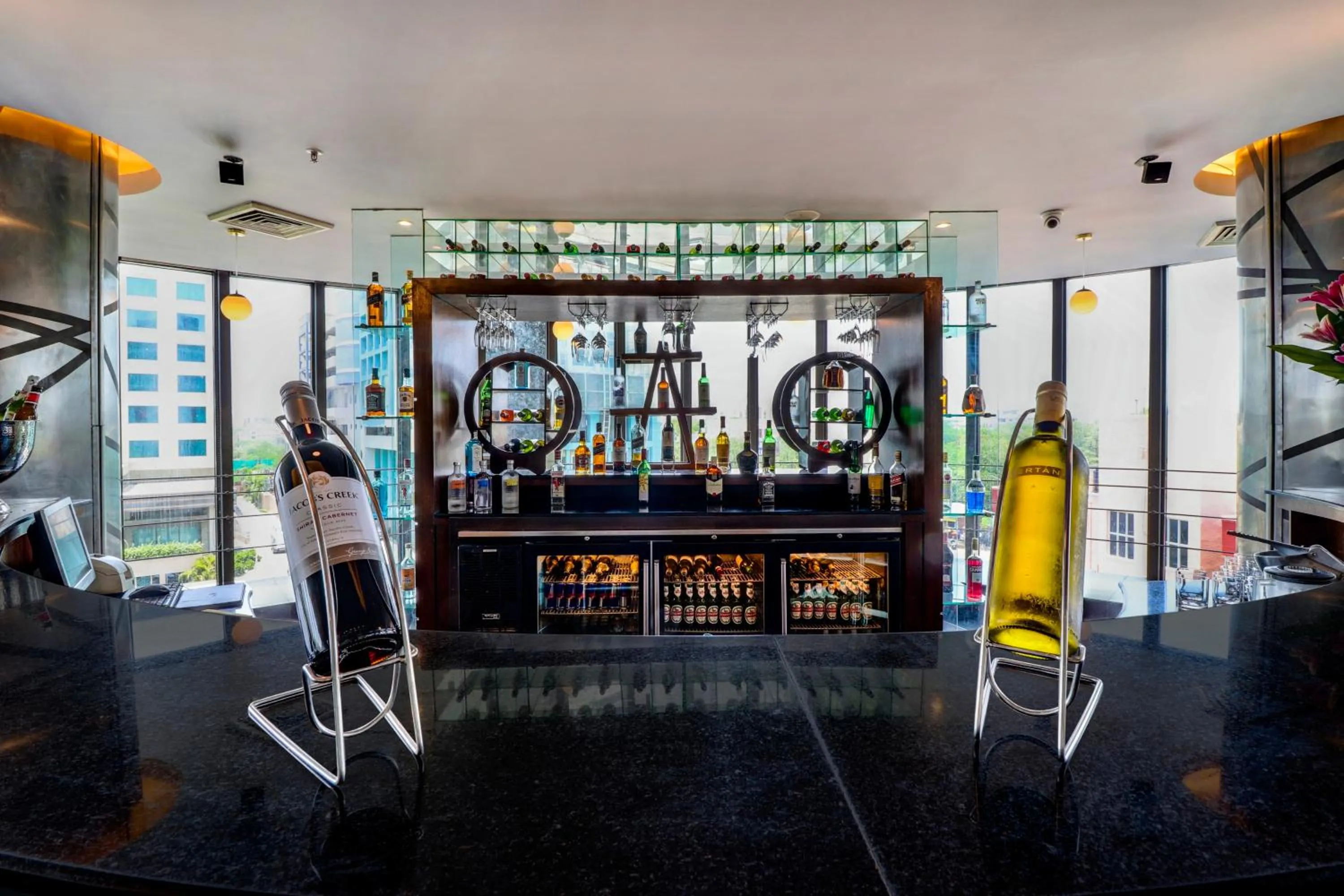 Lounge or bar in Sunday Hotel by CheckIn Jaipur