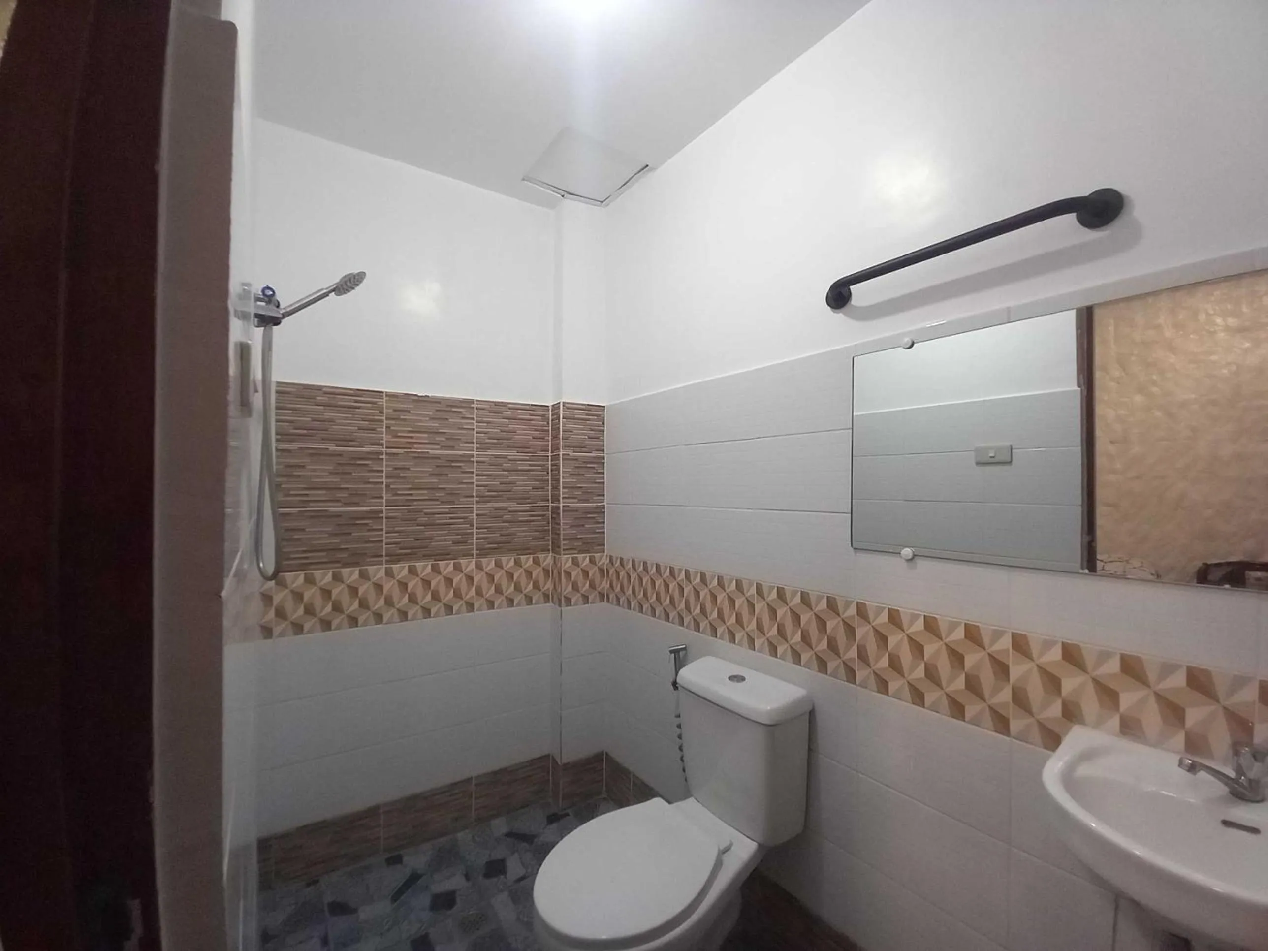 OYO 187 The Maxwell Hotel