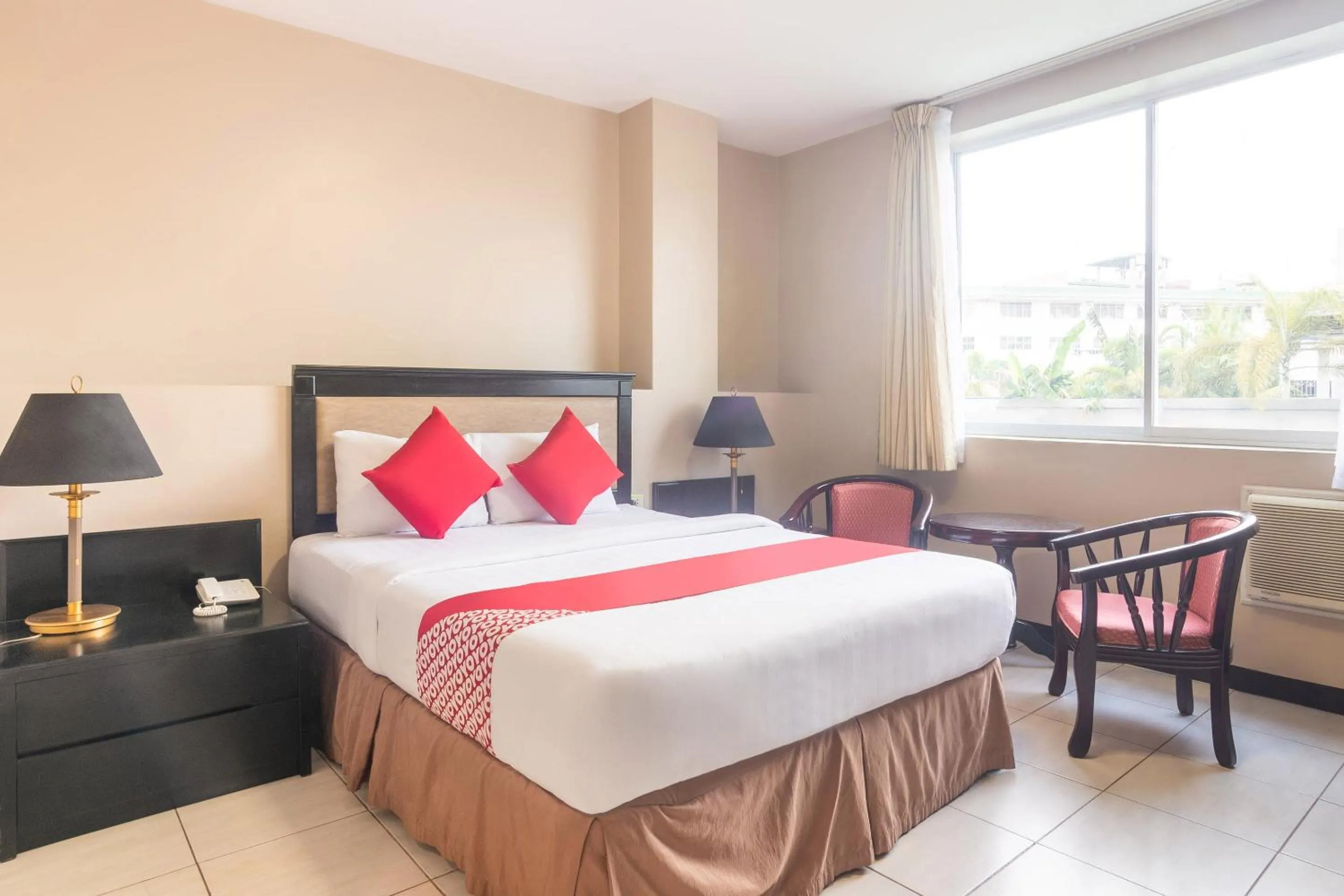 Bedroom in OYO 187 The Maxwell Hotel