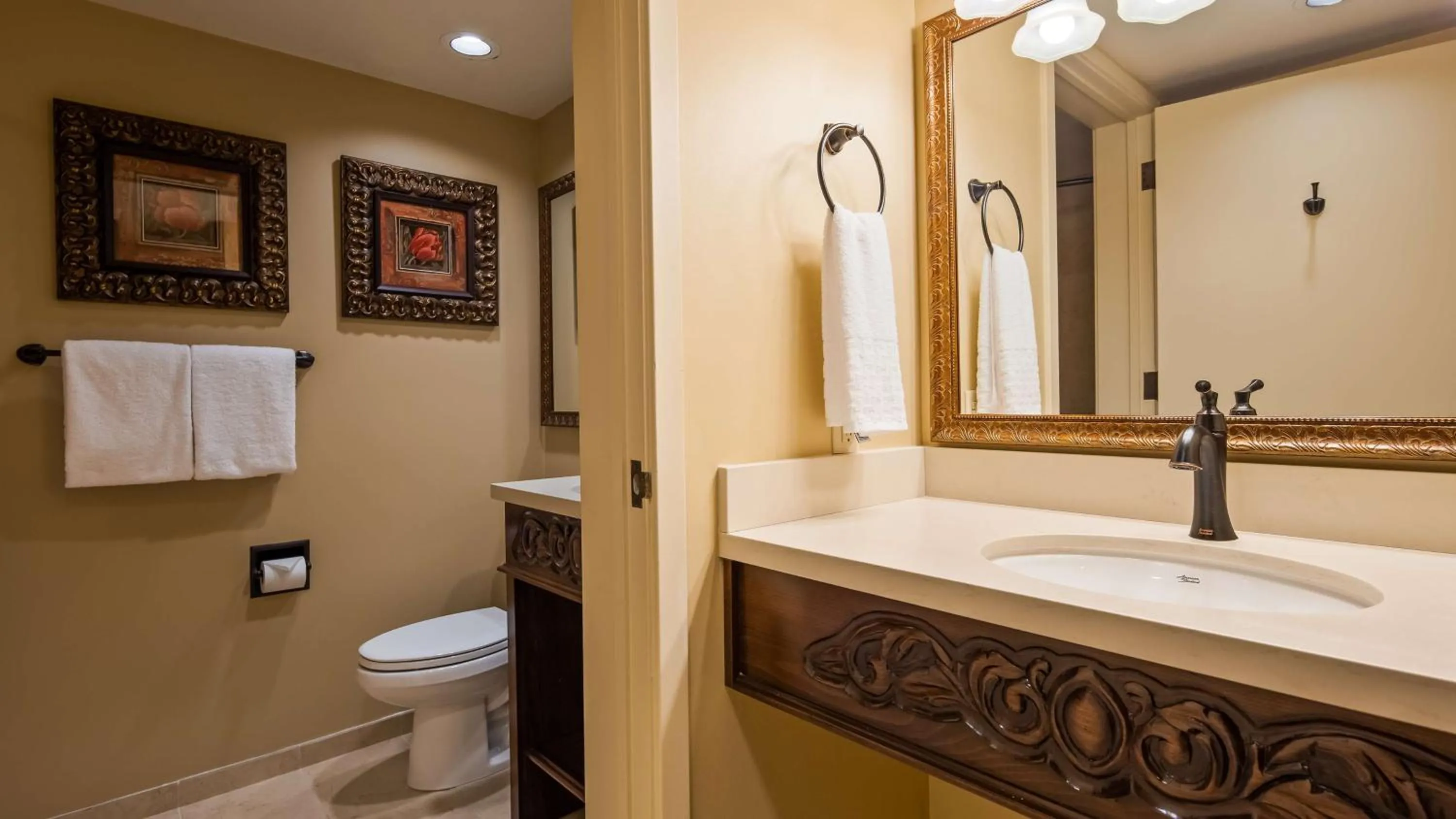 Bathroom in Victorian Inn